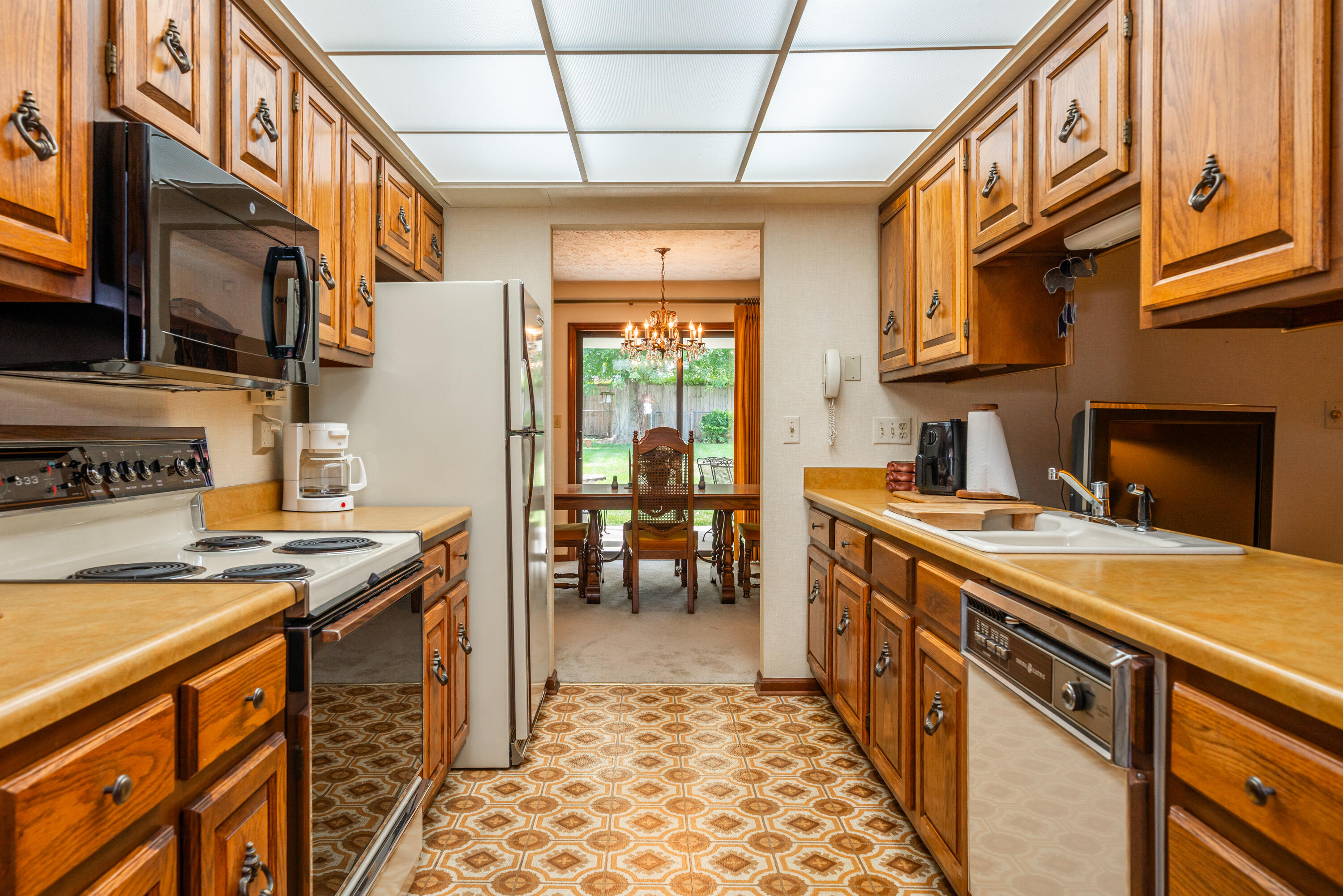 374 Shadywood Drive, Clayton, Ohio 45315