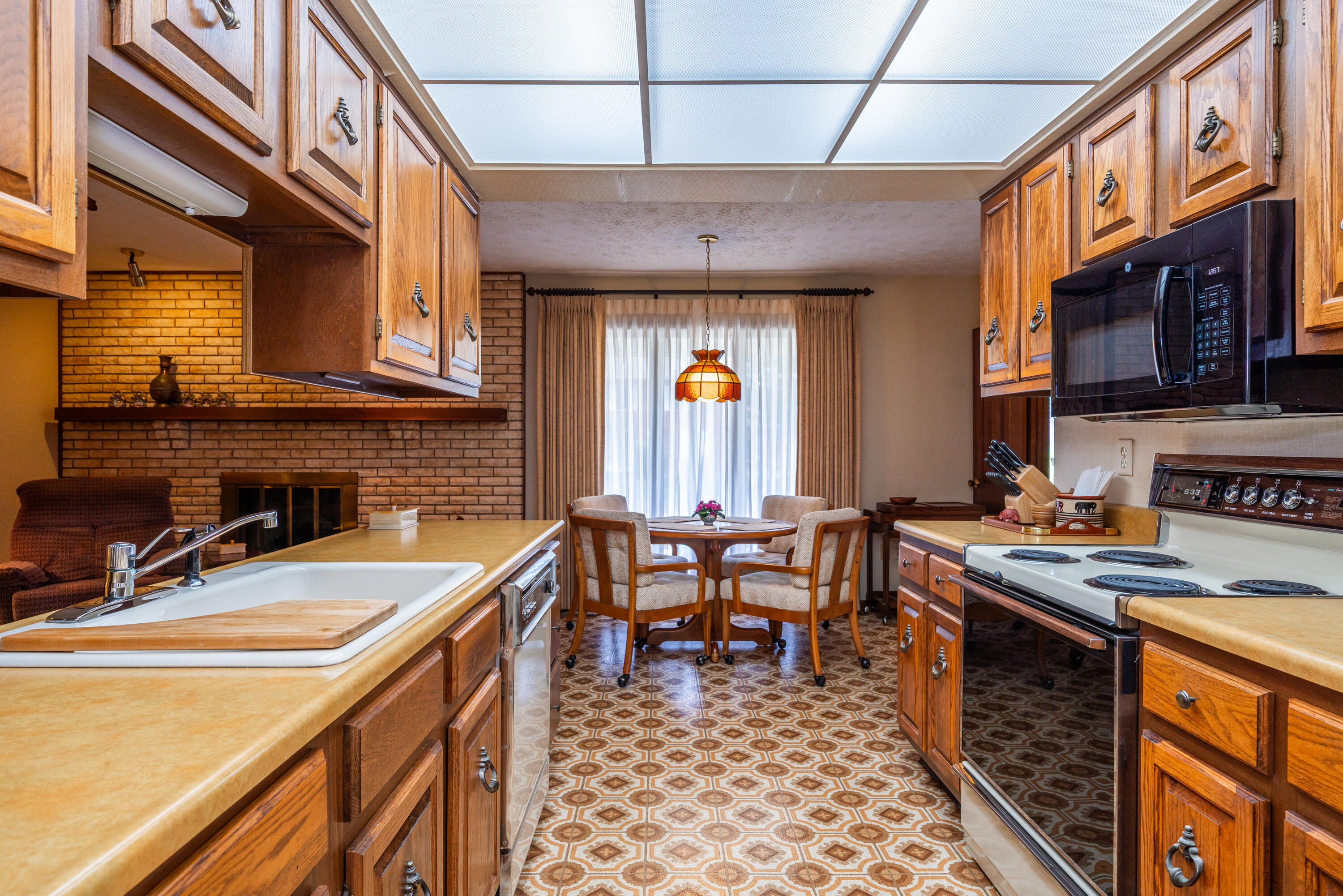 374 Shadywood Drive, Clayton, Ohio 45315