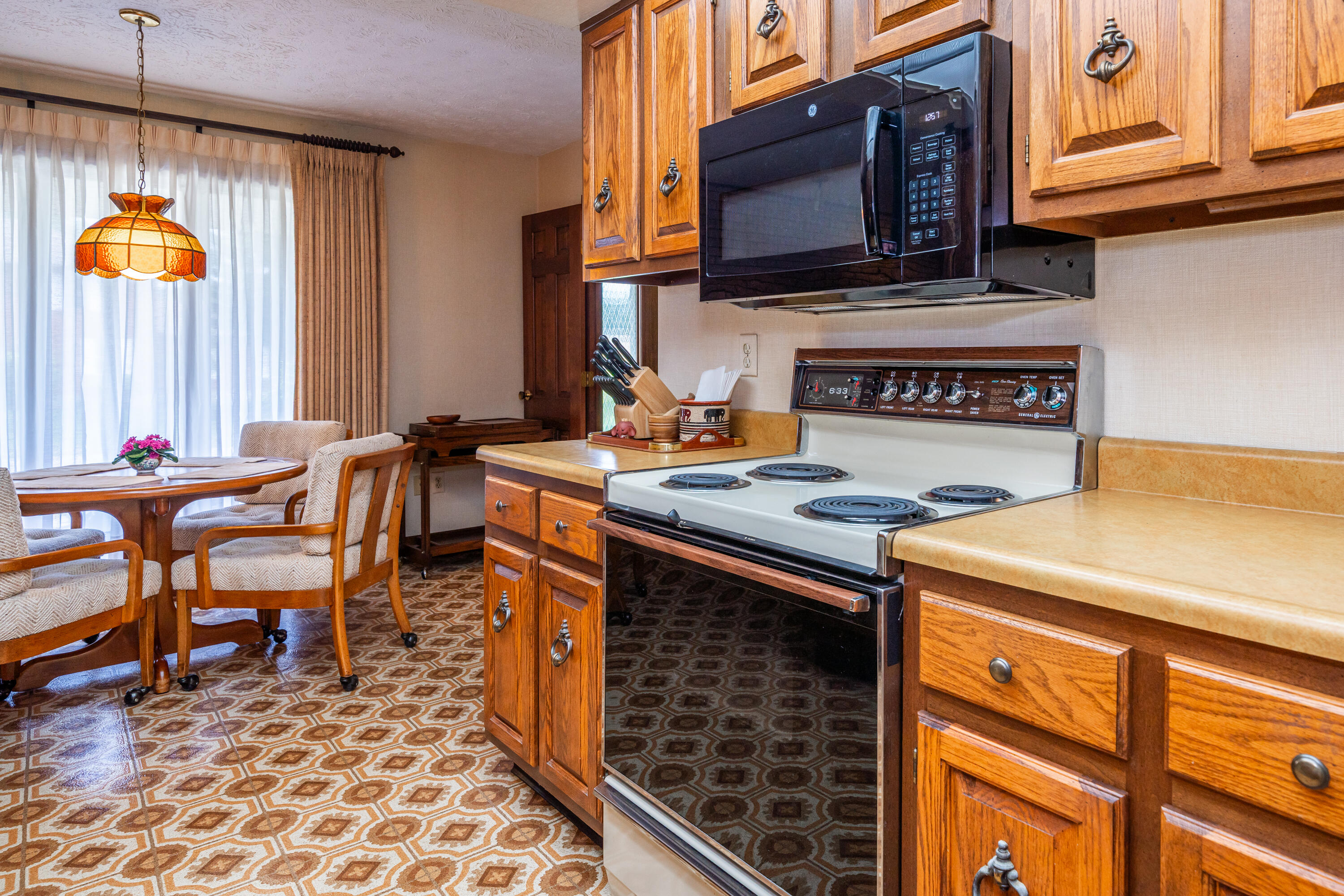374 Shadywood Drive, Clayton, Ohio 45315