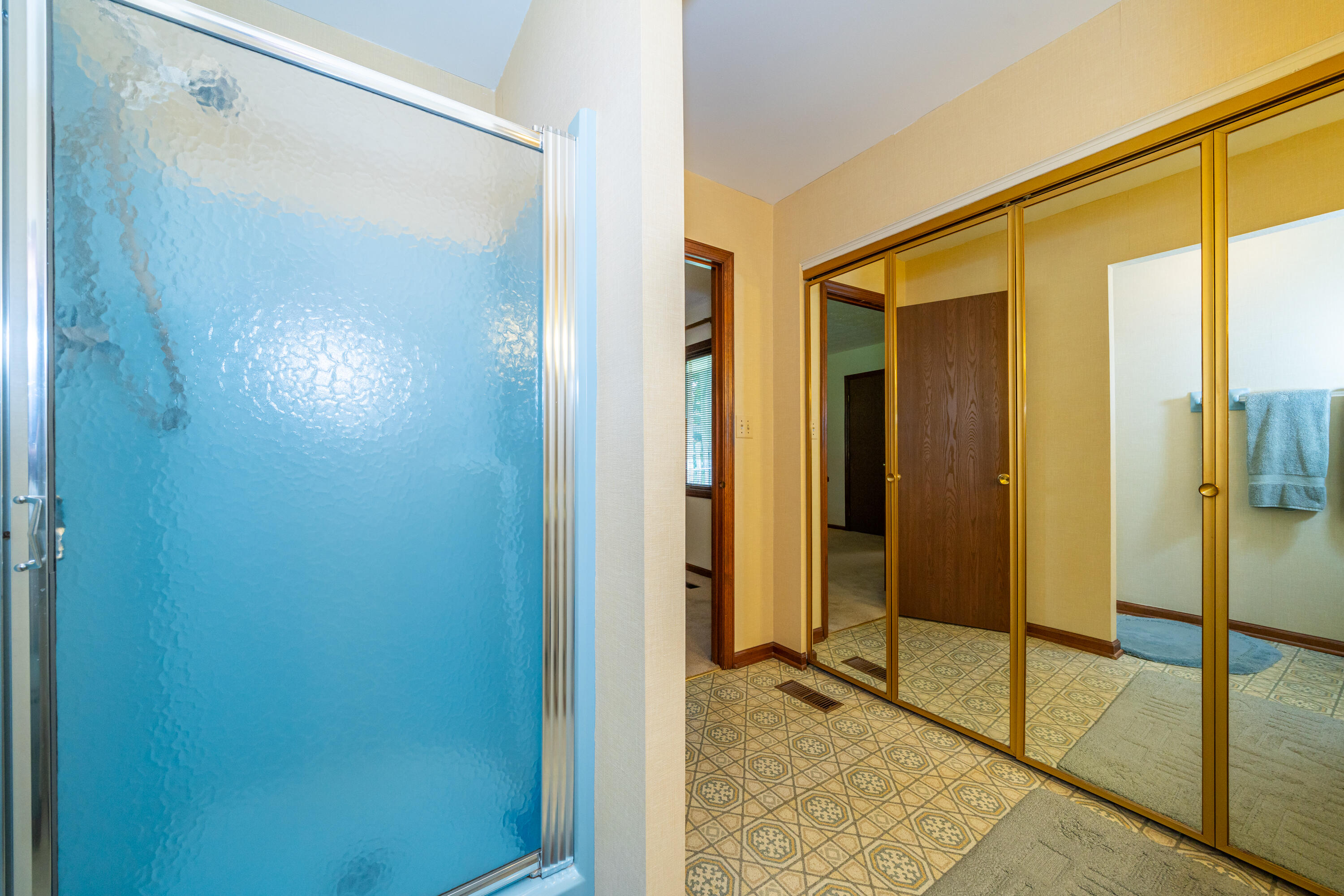 374 Shadywood Drive, Clayton, Ohio 45315
