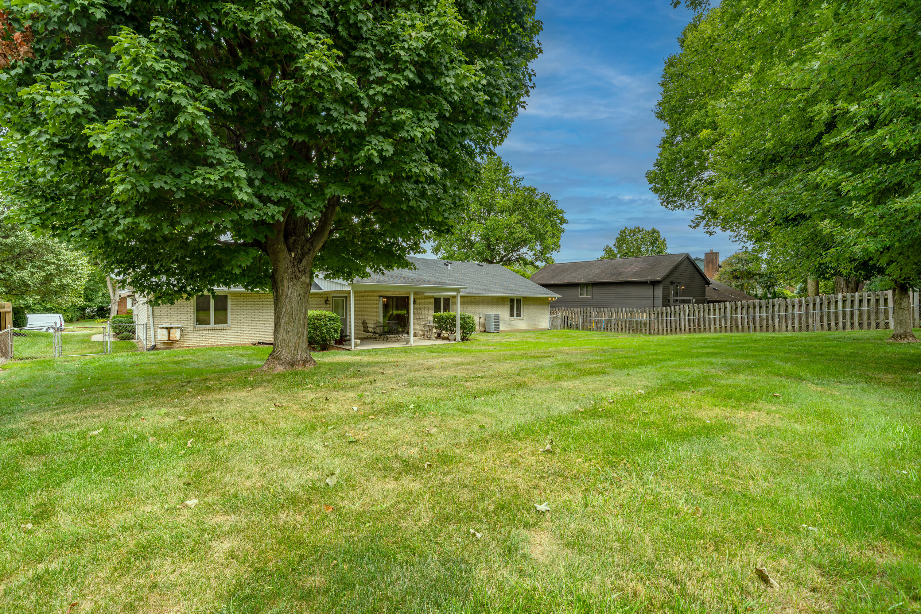 374 Shadywood Drive, Clayton, Ohio 45315