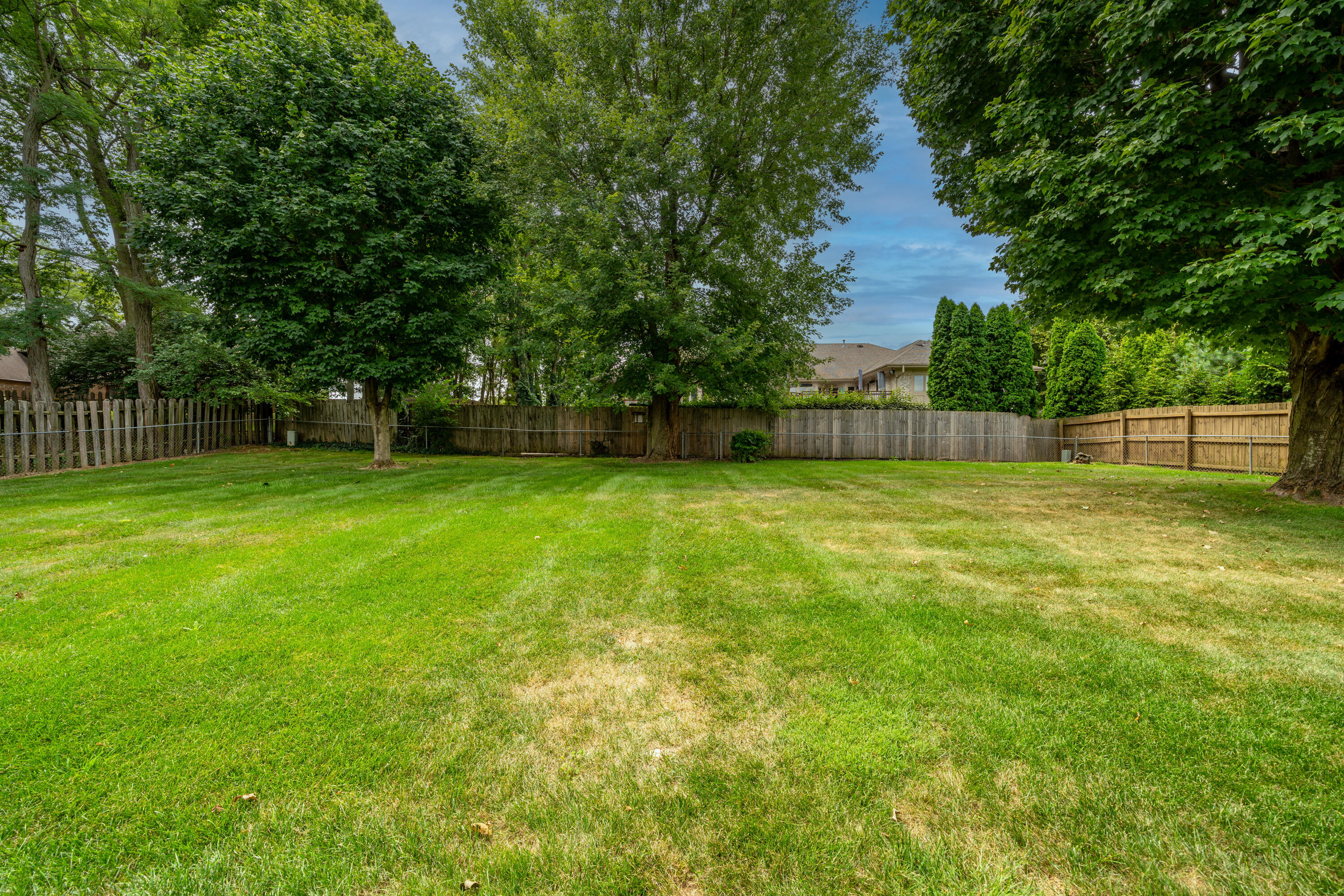 374 Shadywood Drive, Clayton, Ohio 45315