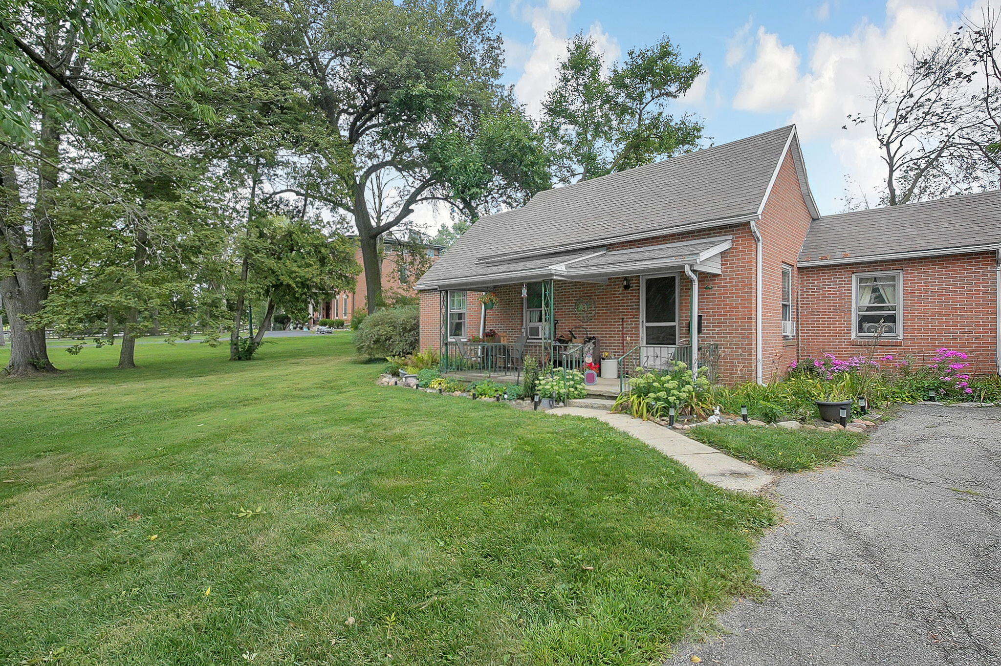 156 Main Street, London, Ohio 43140