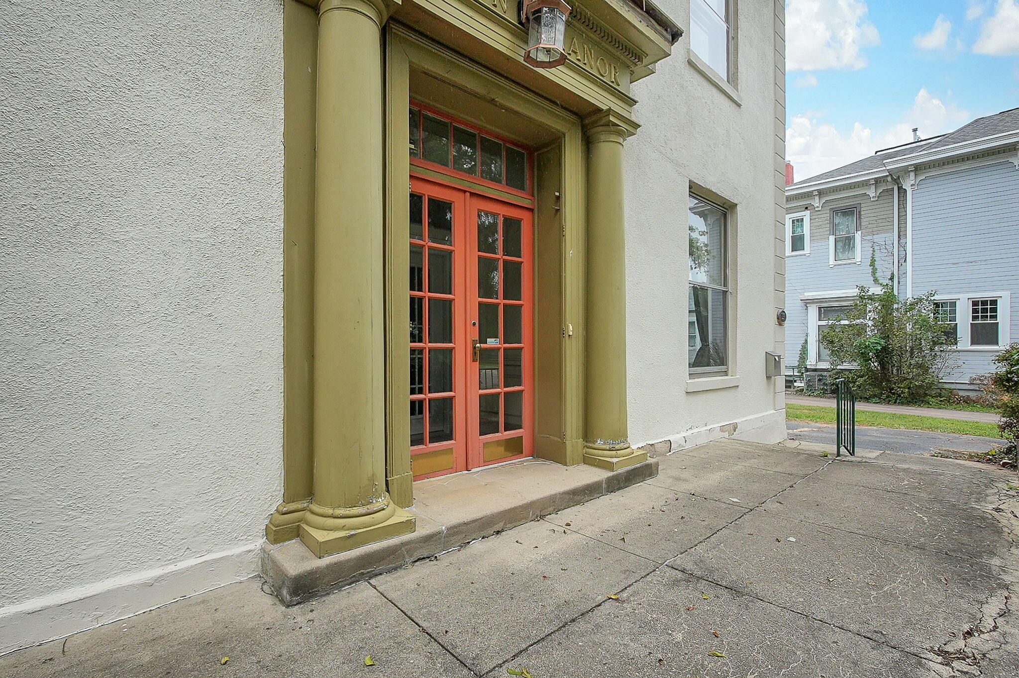 156 Main Street, London, Ohio 43140