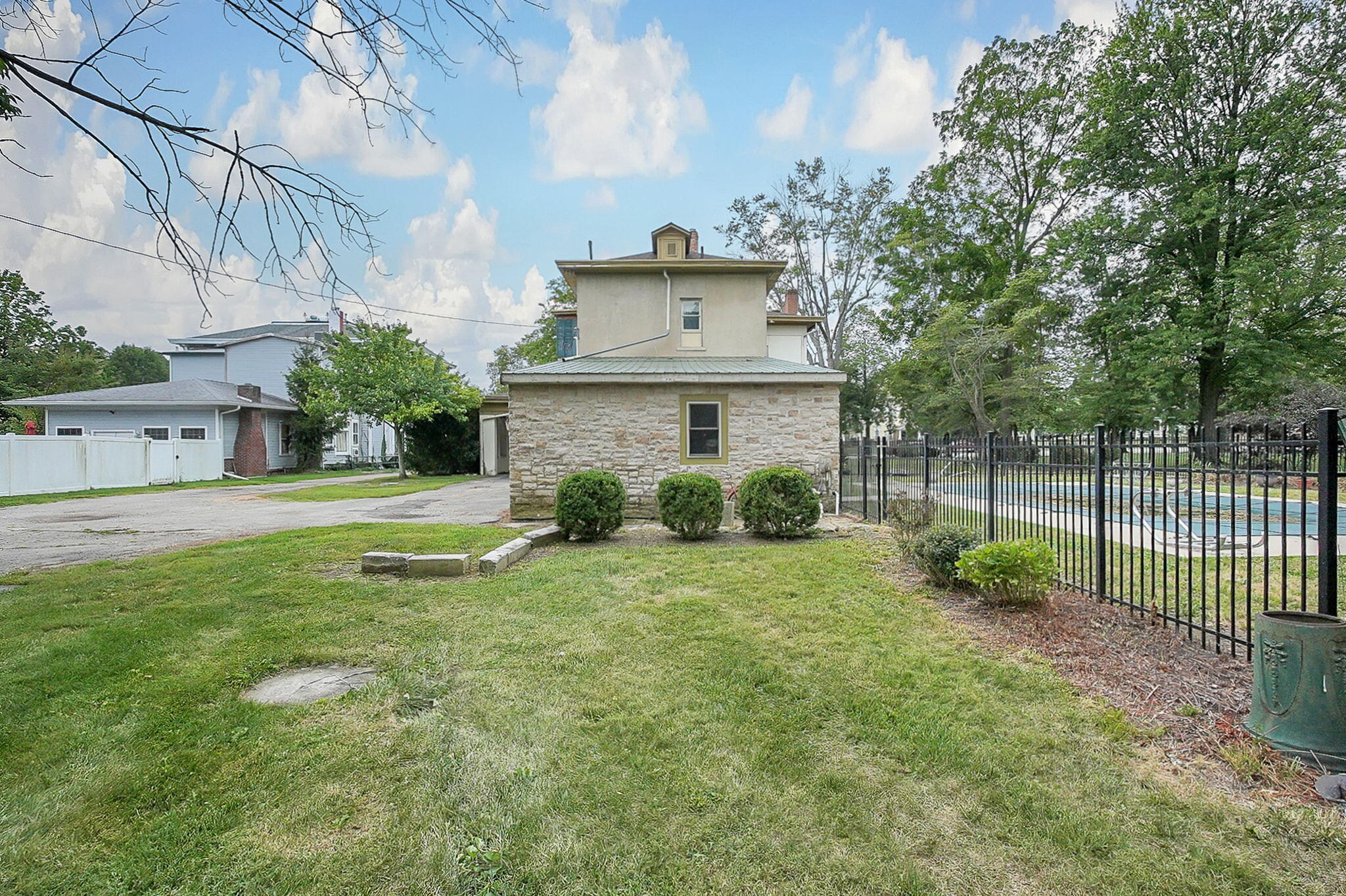 156 Main Street, London, Ohio 43140
