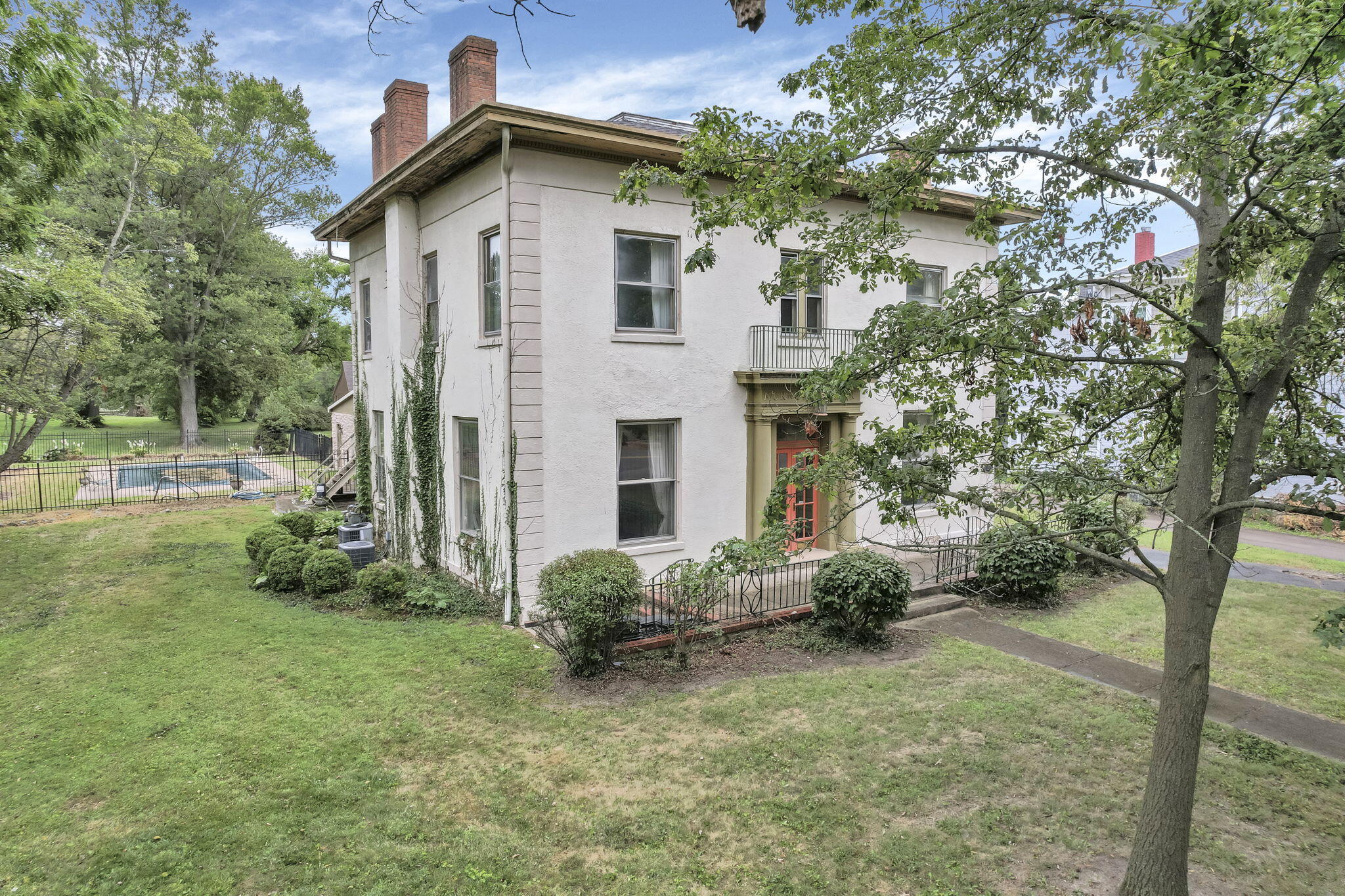 156 Main Street, London, Ohio 43140