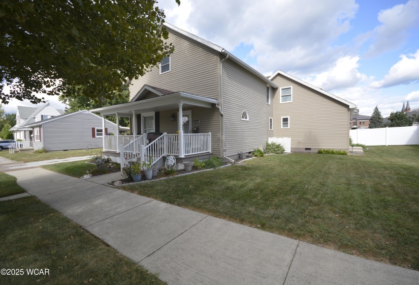 208 Court Street, Wapakoneta, Ohio, 3 Bedrooms Bedrooms, ,2 BathroomsBathrooms,Residential,For Sale,Court,308053