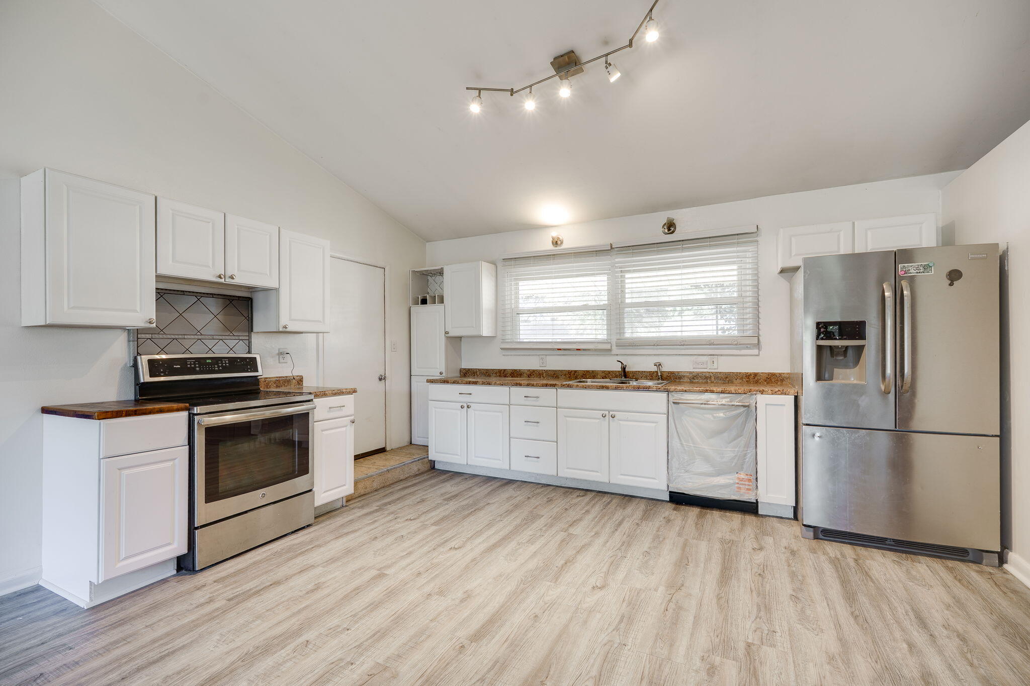 1527 Sussex Road, Troy, Ohio 45373