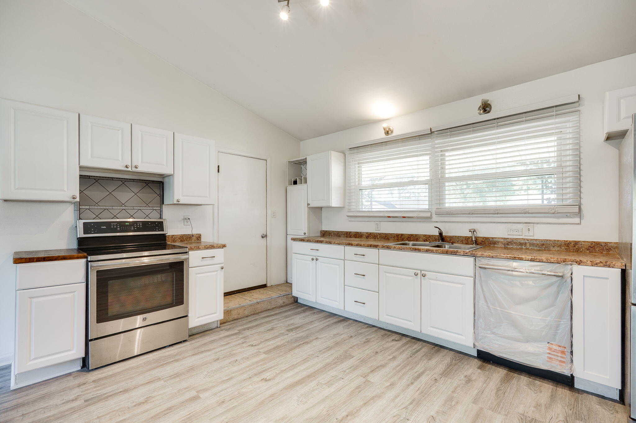 1527 Sussex Road, Troy, Ohio 45373
