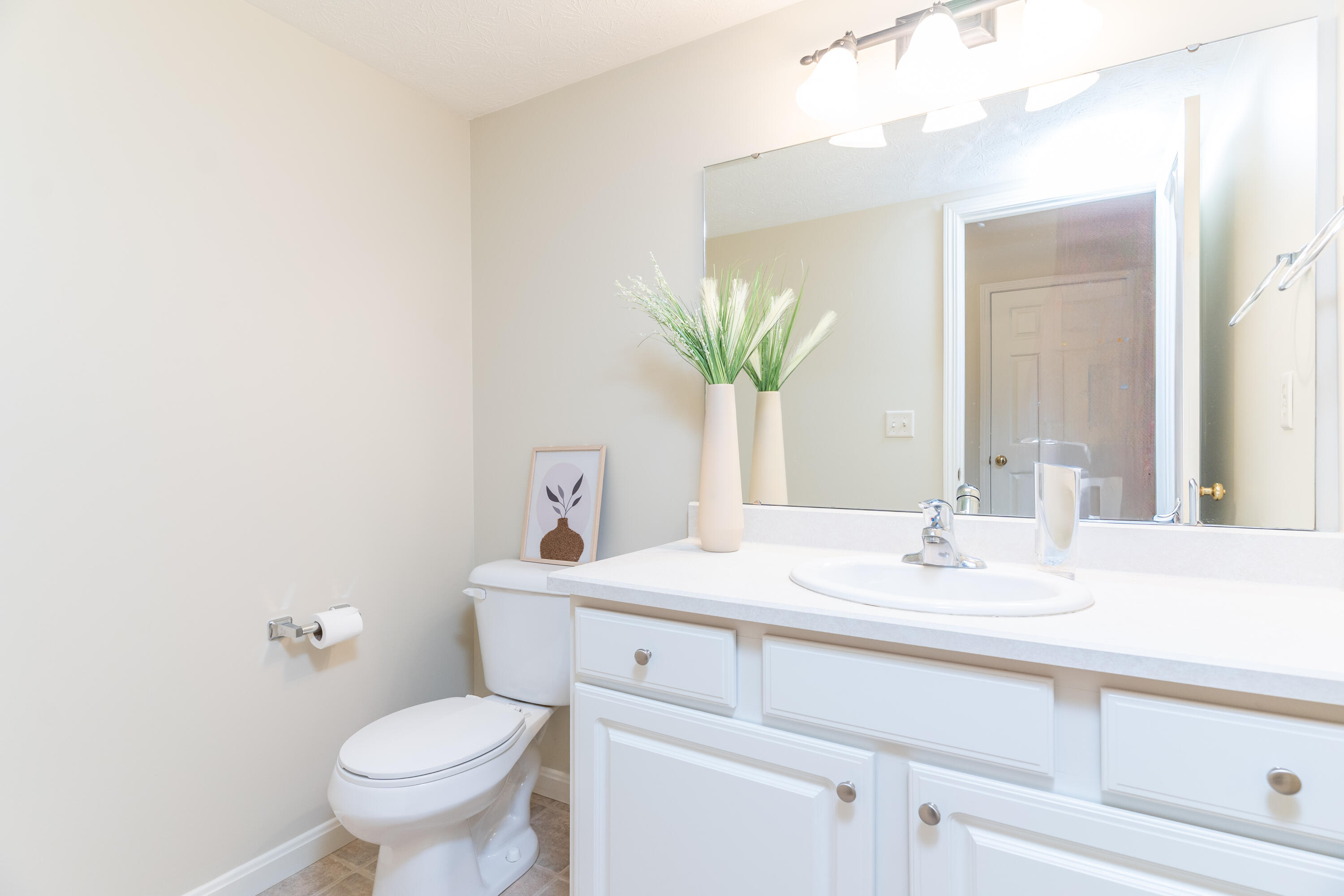 2204 Navajo Trail, Piqua, Ohio 45356