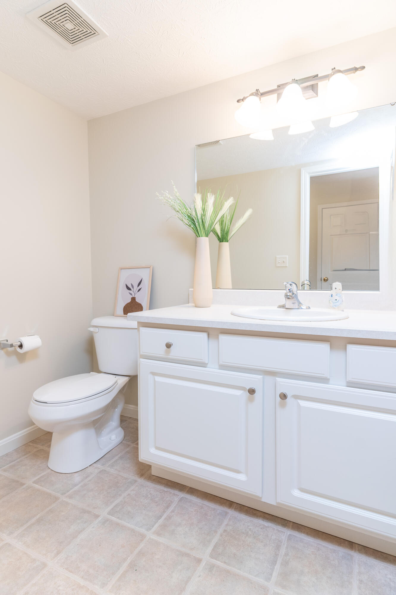 2204 Navajo Trail, Piqua, Ohio 45356