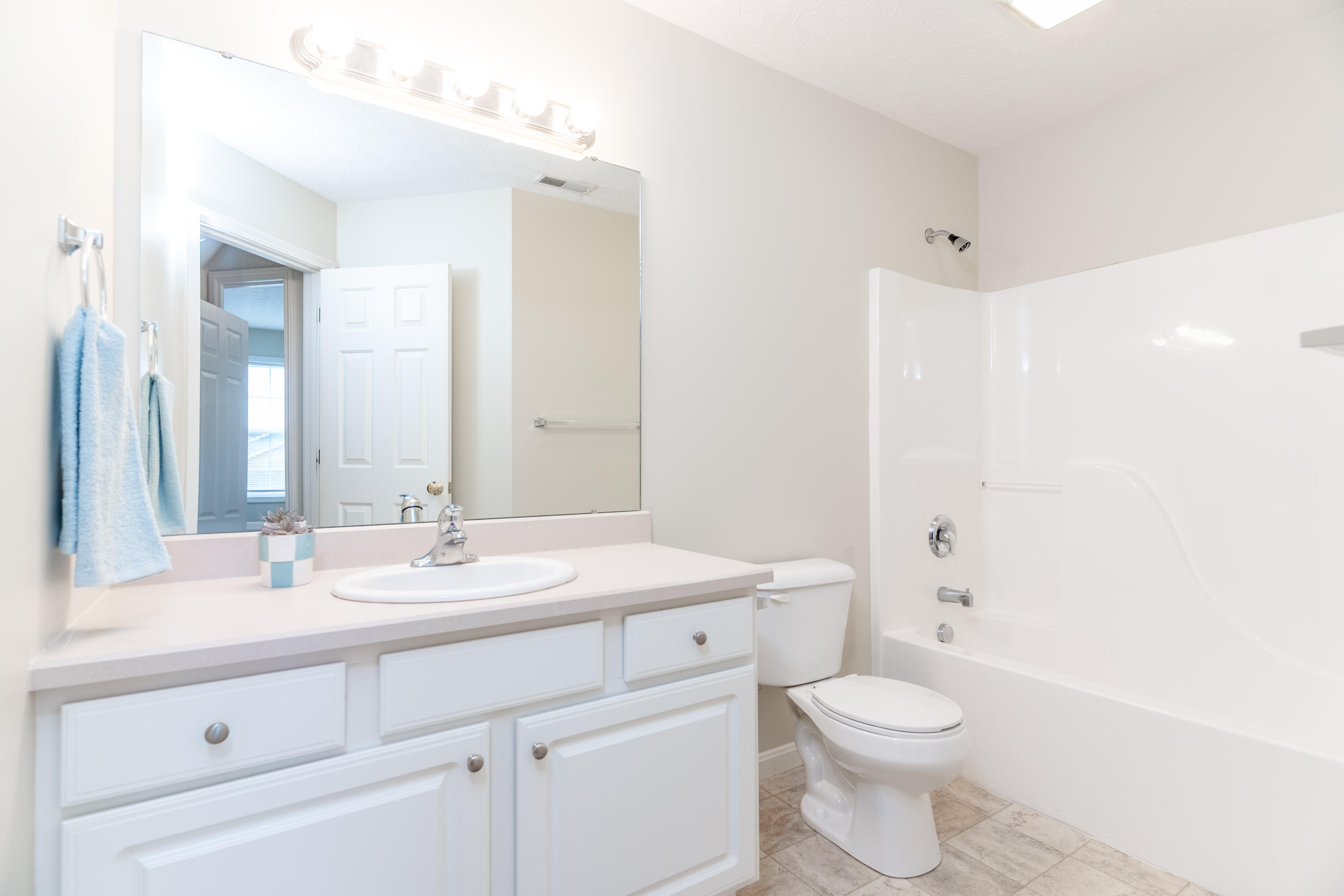 2204 Navajo Trail, Piqua, Ohio 45356