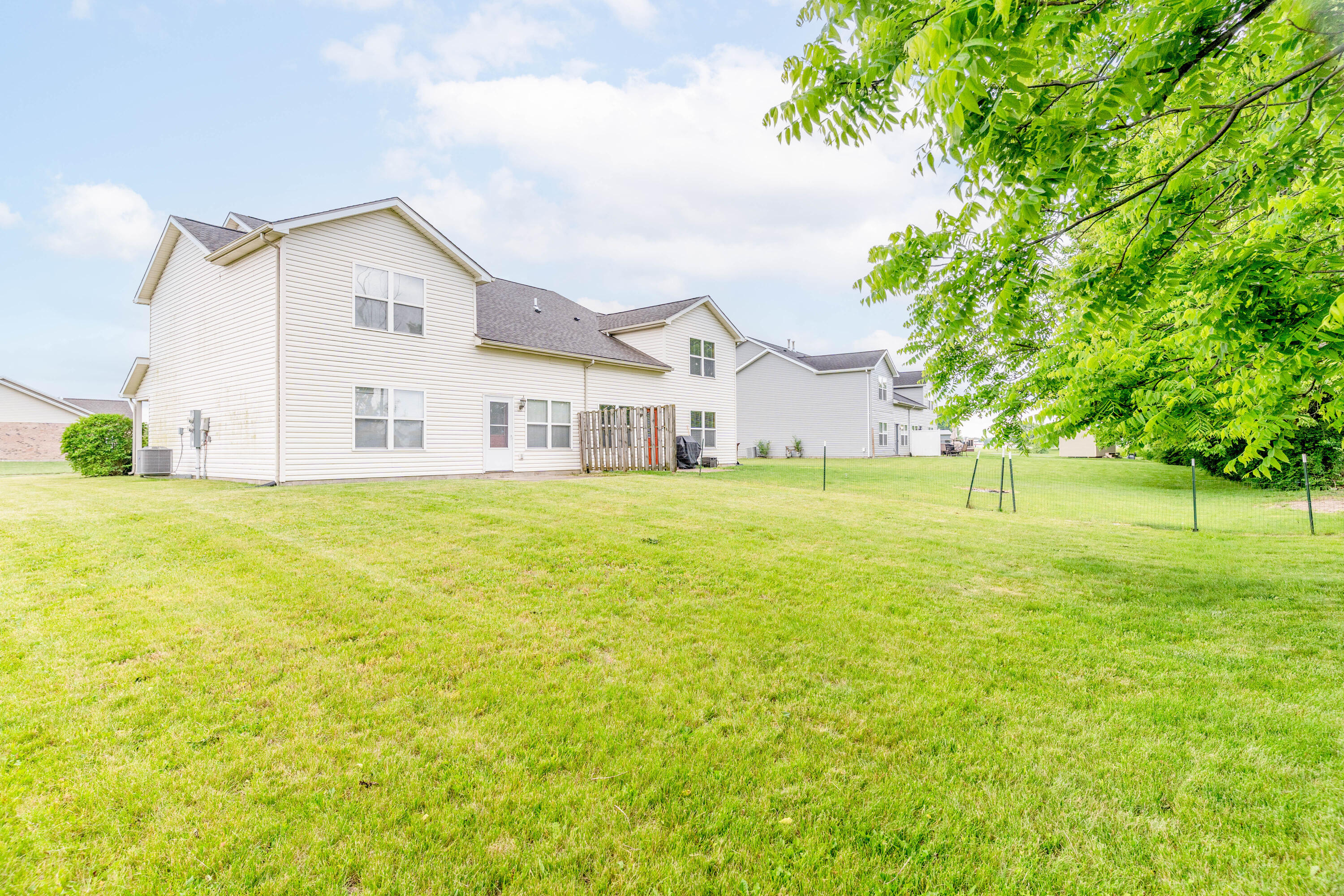 2204 Navajo Trail, Piqua, Ohio 45356
