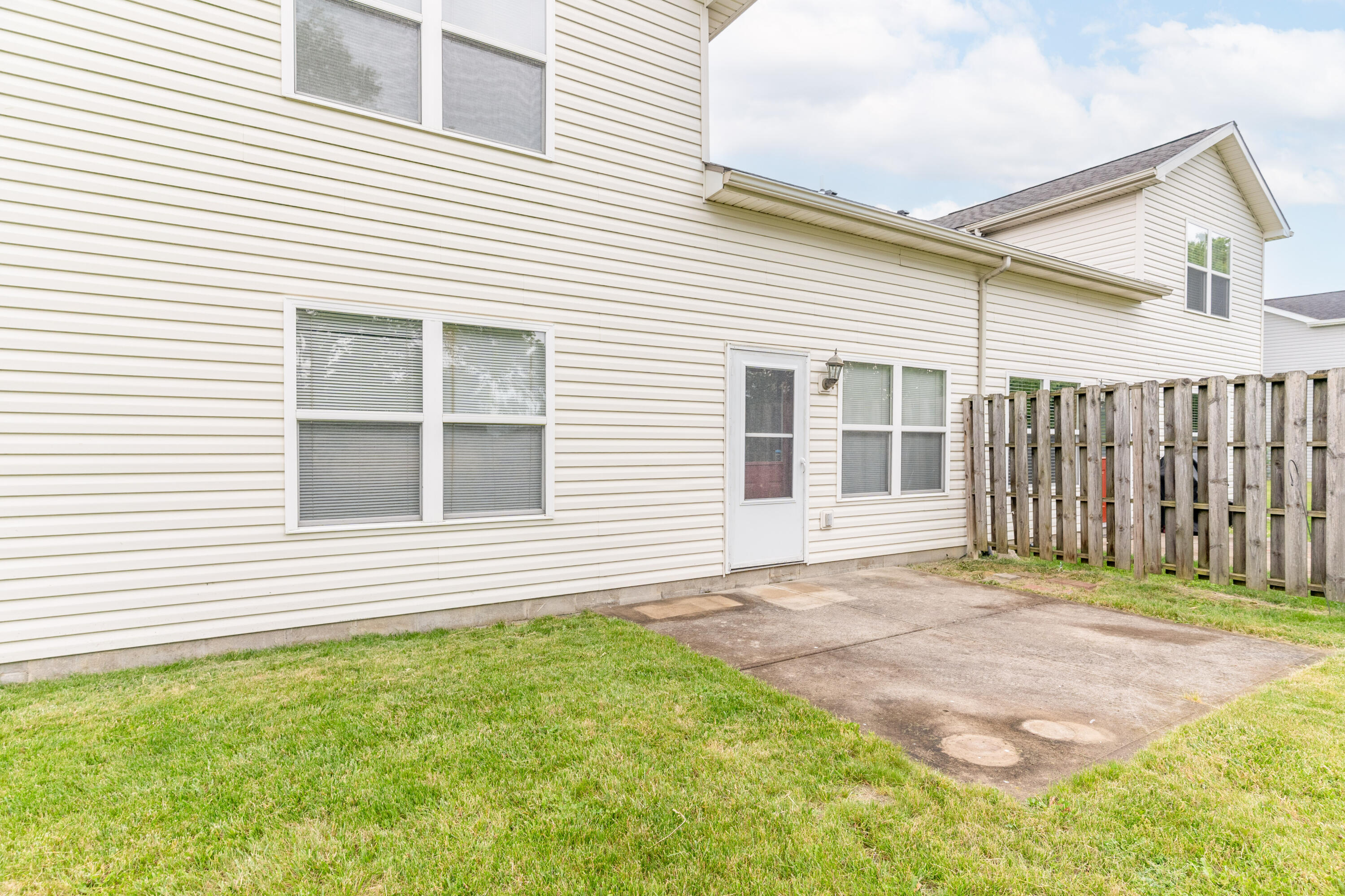 2204 Navajo Trail, Piqua, Ohio 45356