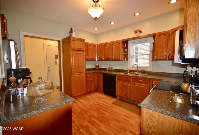 208 Court Street, Wapakoneta, Ohio, 3 Bedrooms Bedrooms, ,2 BathroomsBathrooms,Residential,For Sale,Court,308053