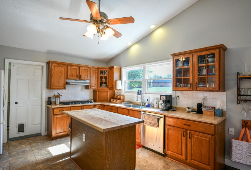 3386 Fairwood-13