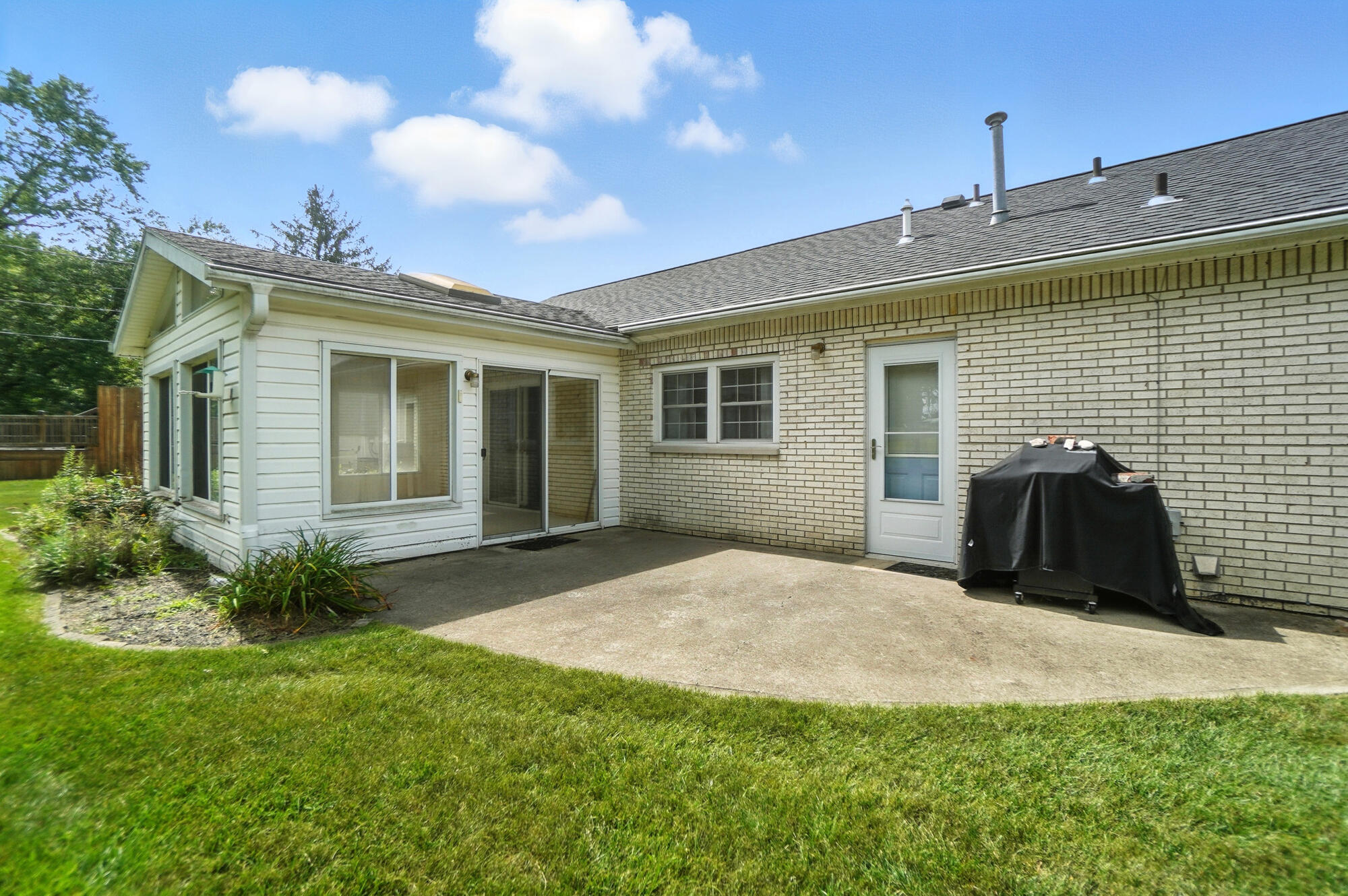 2900 Hyannis Drive, Springfield, Ohio 45503