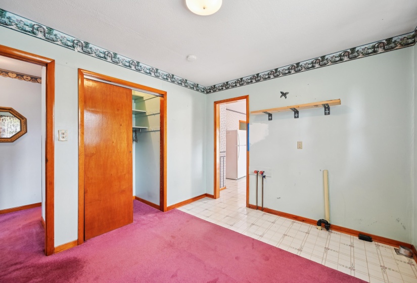bedroom/laundry