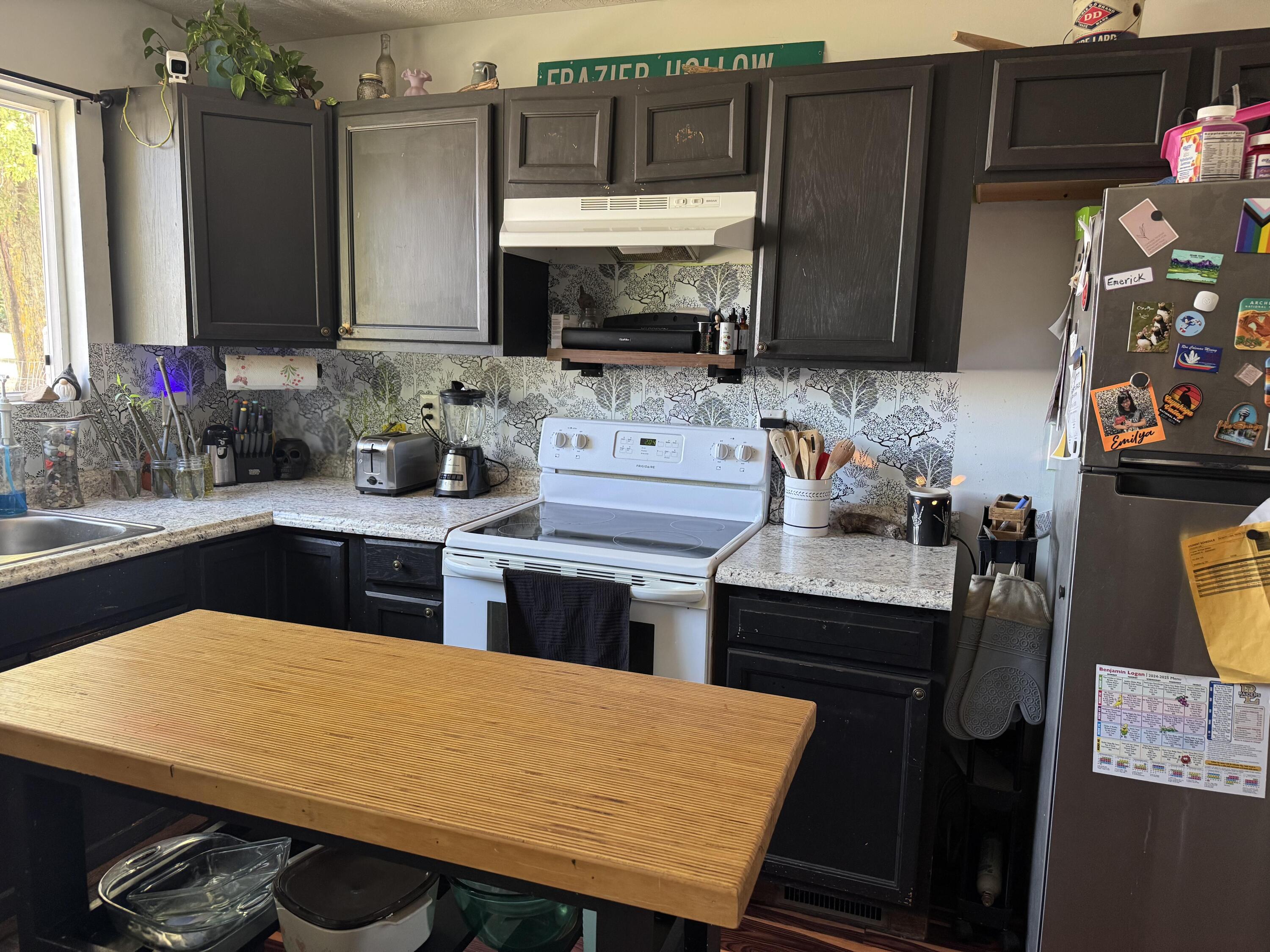 10423 Columbus Street, Middleburg, Ohio 43336
