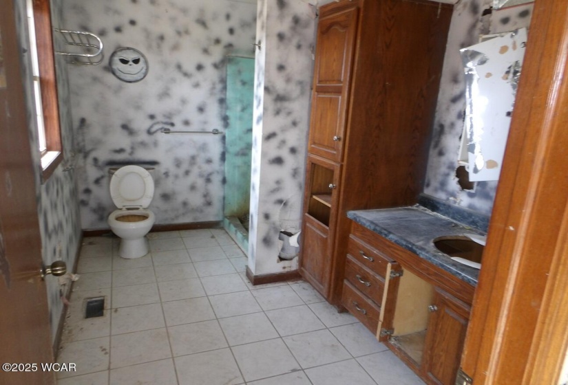 BATHROOM 2