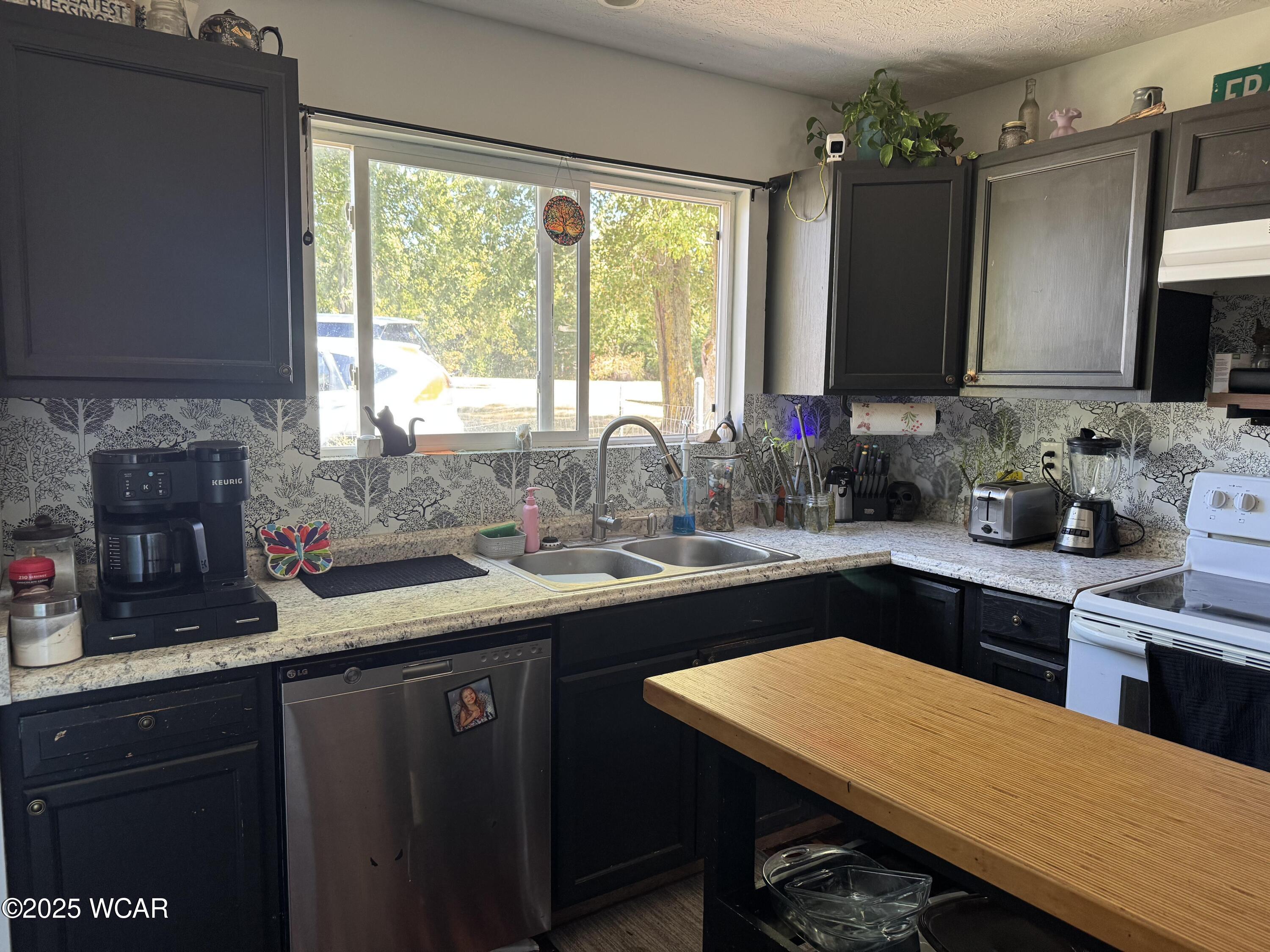 10423 Columbus Street, Middleburg, Ohio