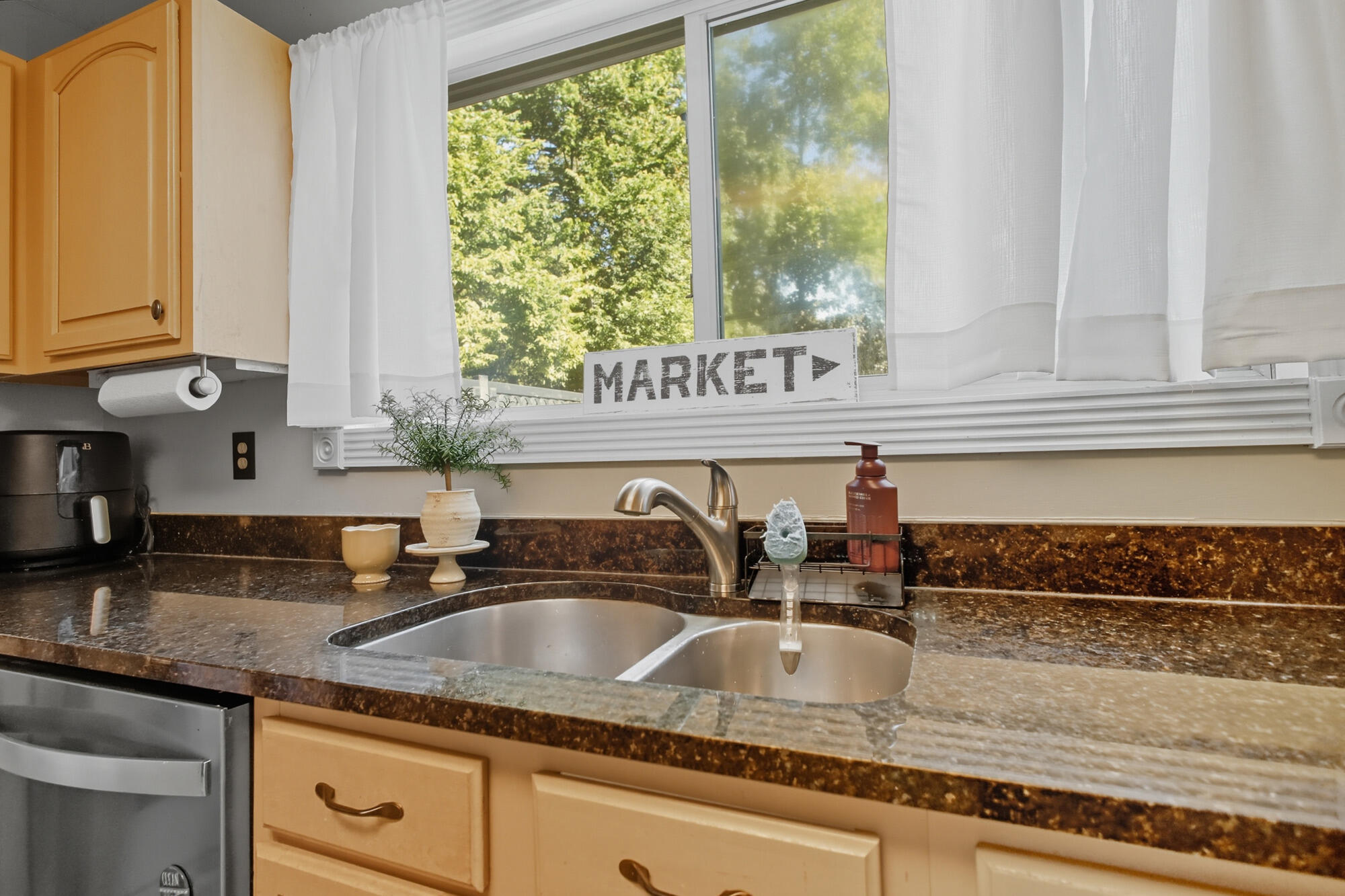 970 Forest Edge Avenue, Springfield, Ohio 45503