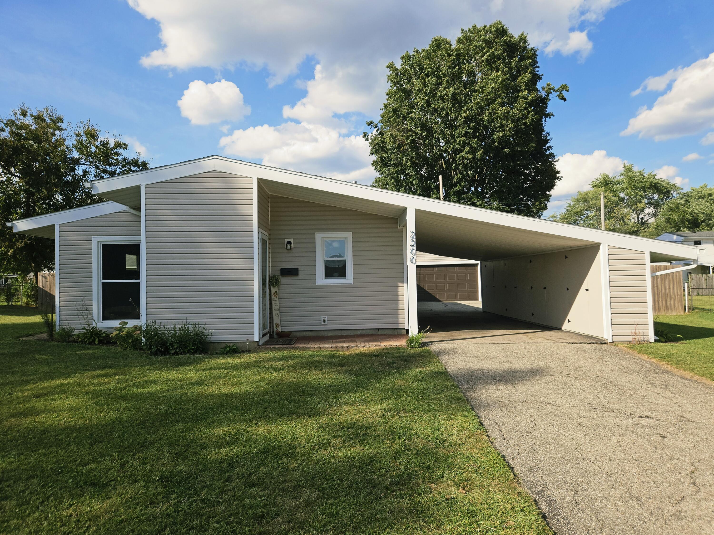 2200 Wrenwood Road, Springfield, Ohio 45505