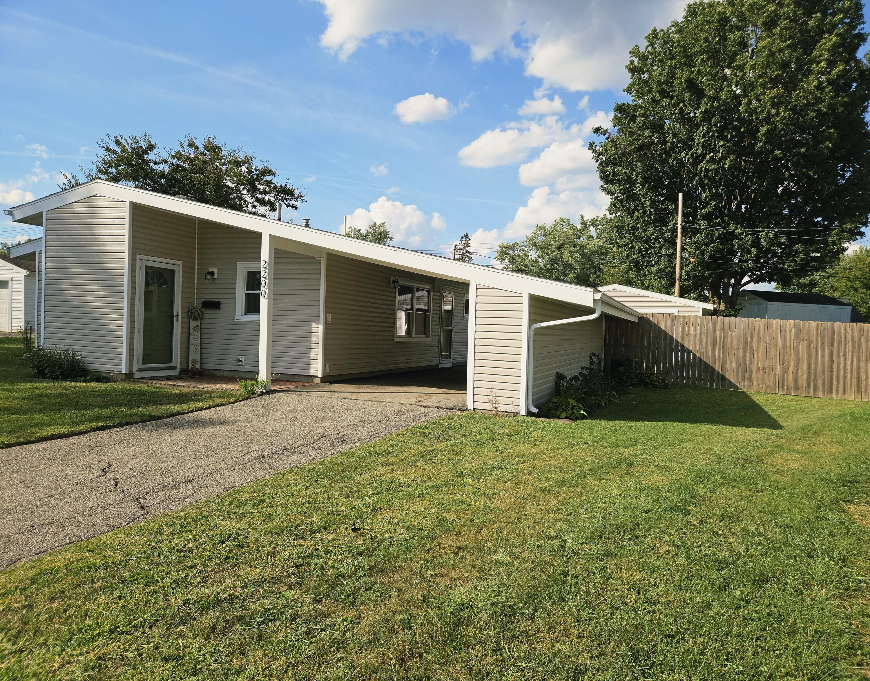 2200 Wrenwood Road, Springfield, Ohio 45505