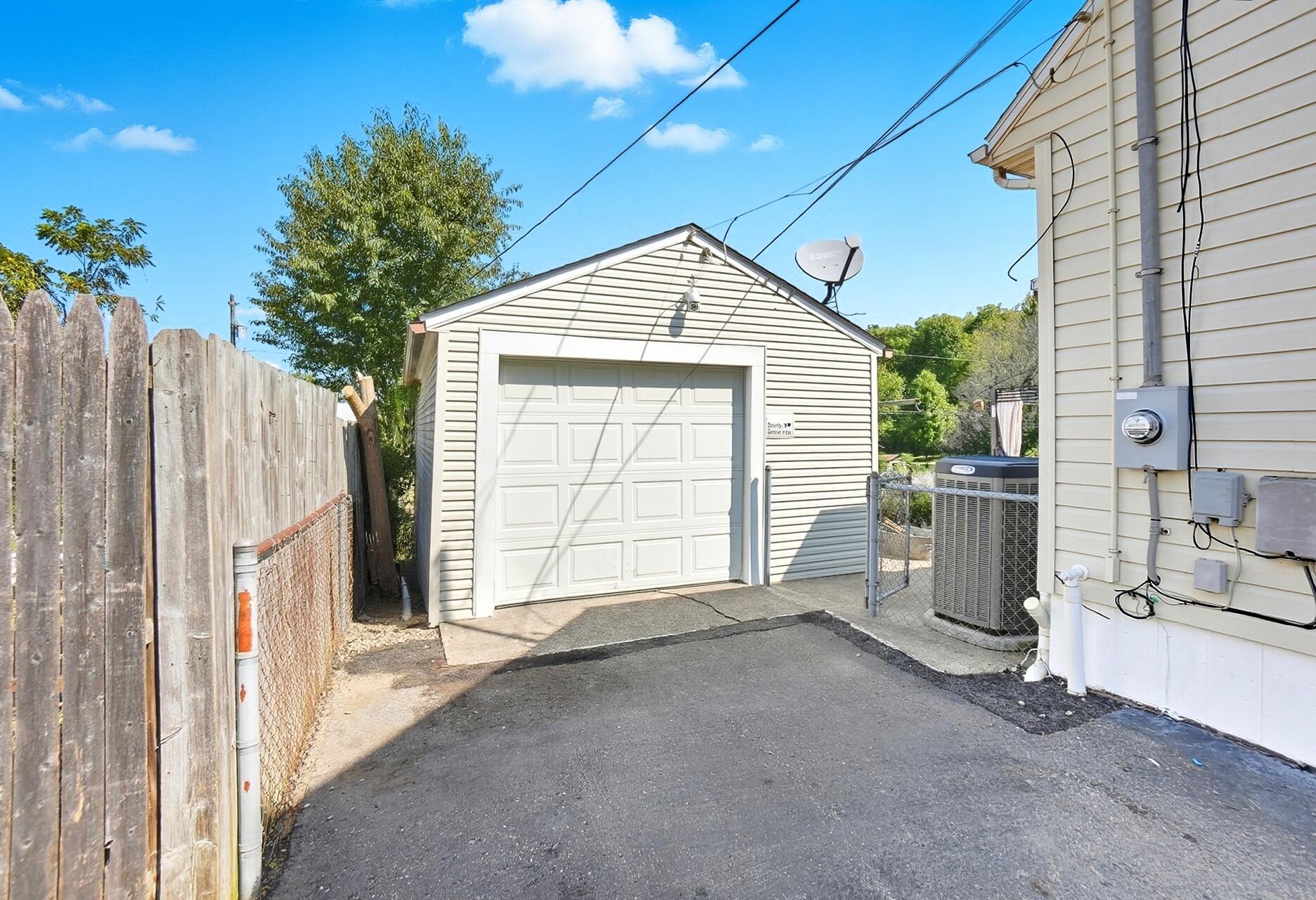 1716 Sweetbriar Lane, Springfield, Ohio 45505