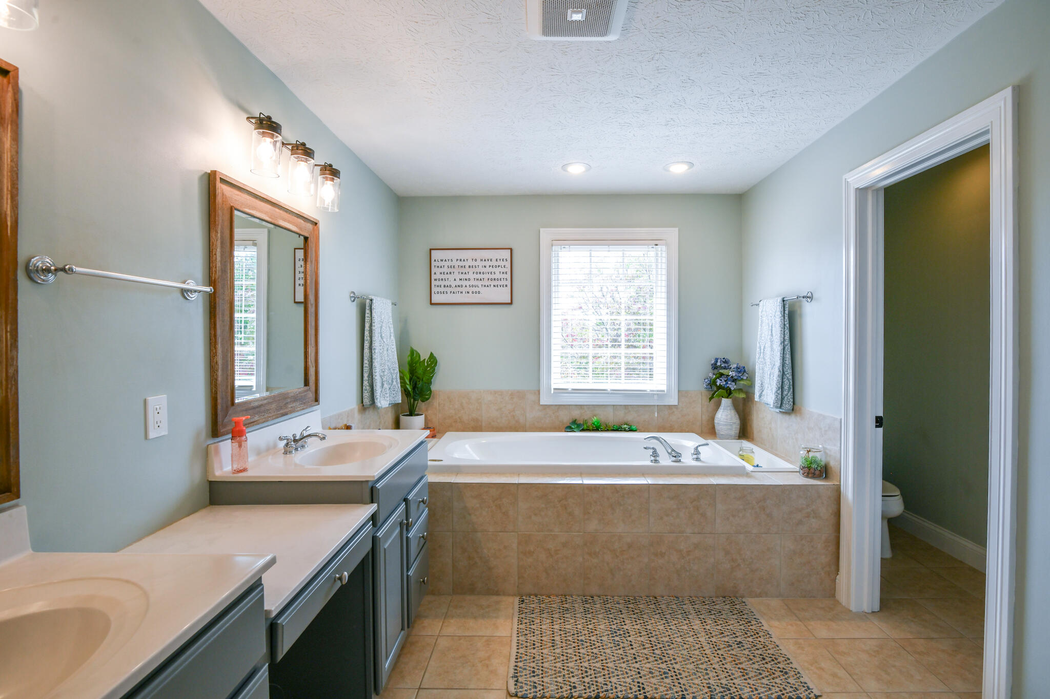 2791 Meadowpoint Drive, Troy, Ohio 45373