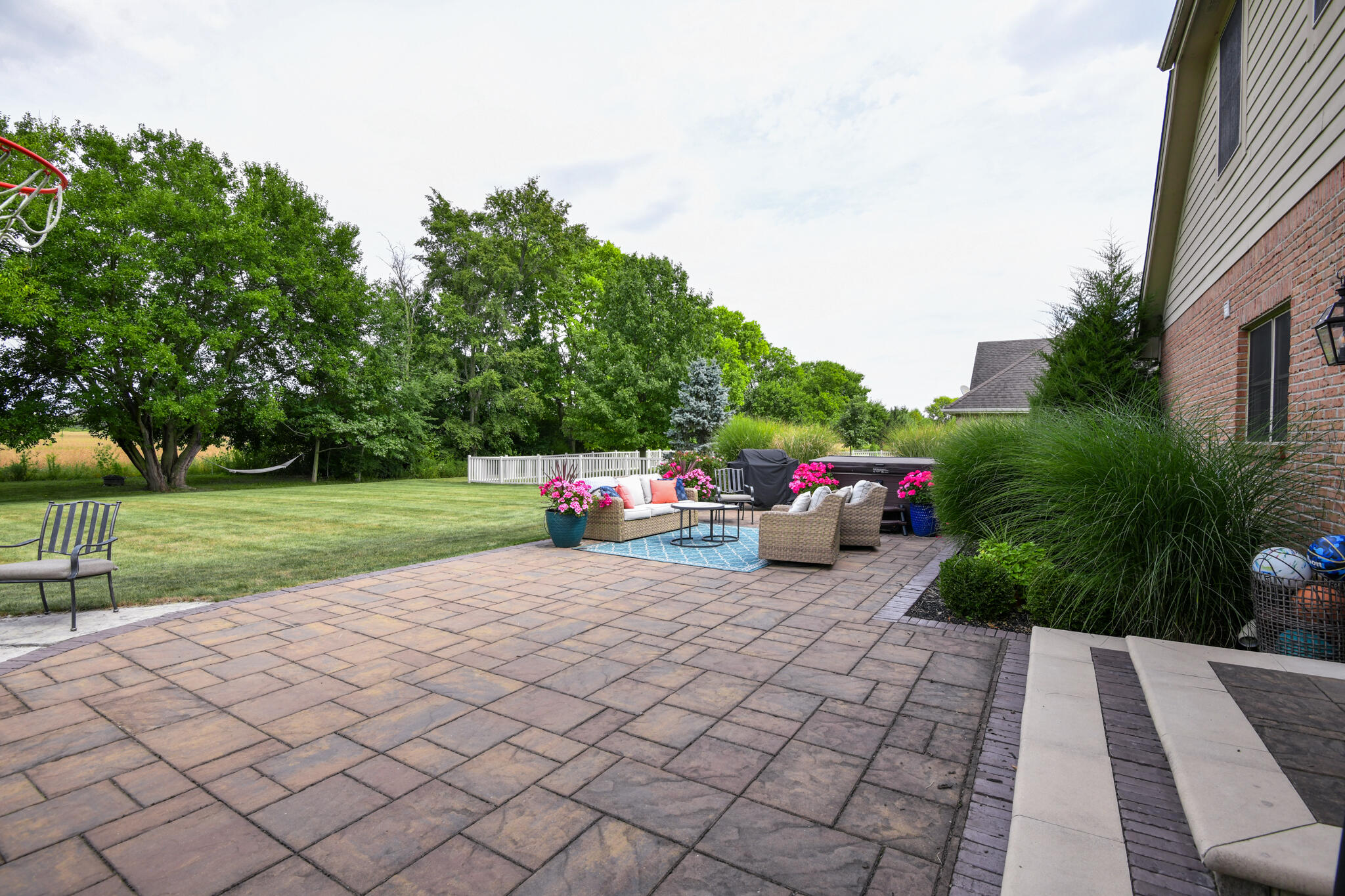 2791 Meadowpoint Drive, Troy, Ohio 45373