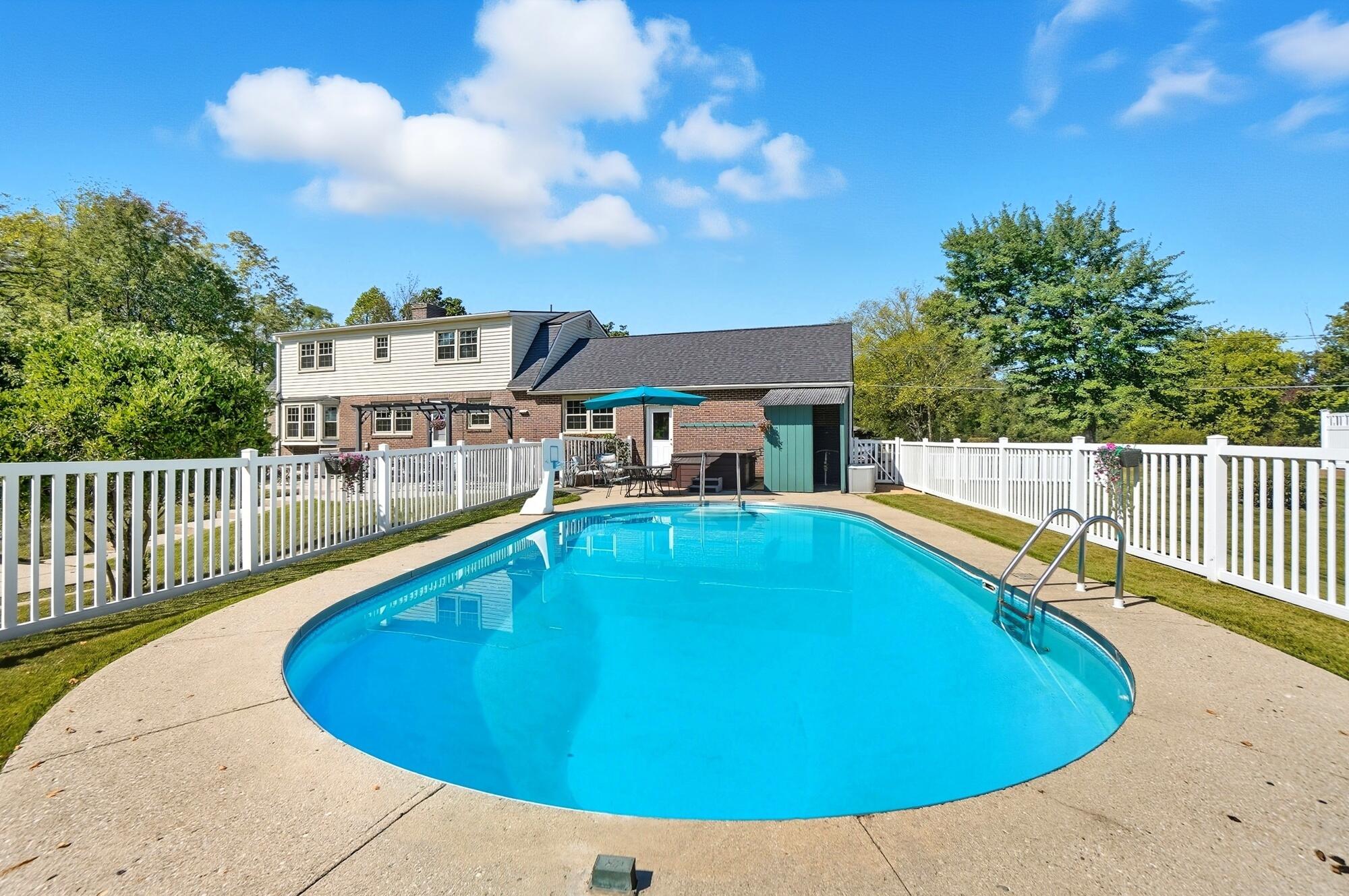 144 Bird Road, Springfield, Ohio 45505