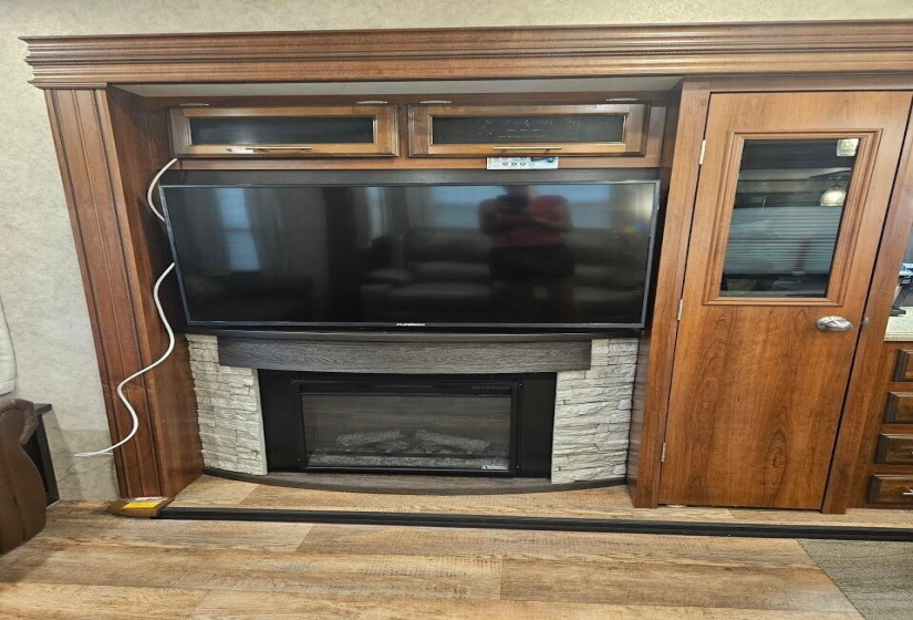 tv & fireplace