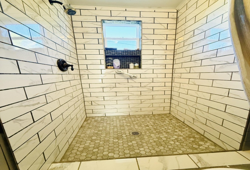 1ST FLOOR BATHROOM