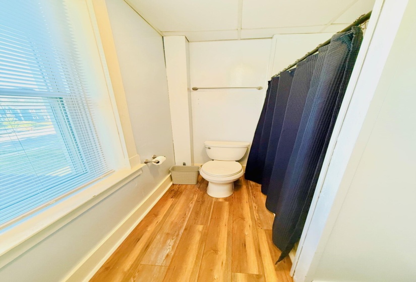 UPSTAIRS BATHROOM