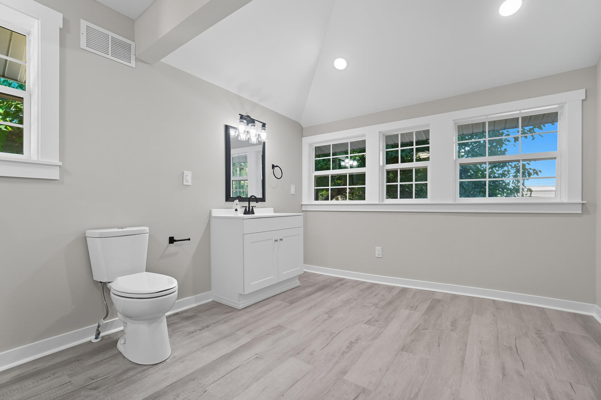 210 Oakley Avenue, Columbus, Ohio 43204