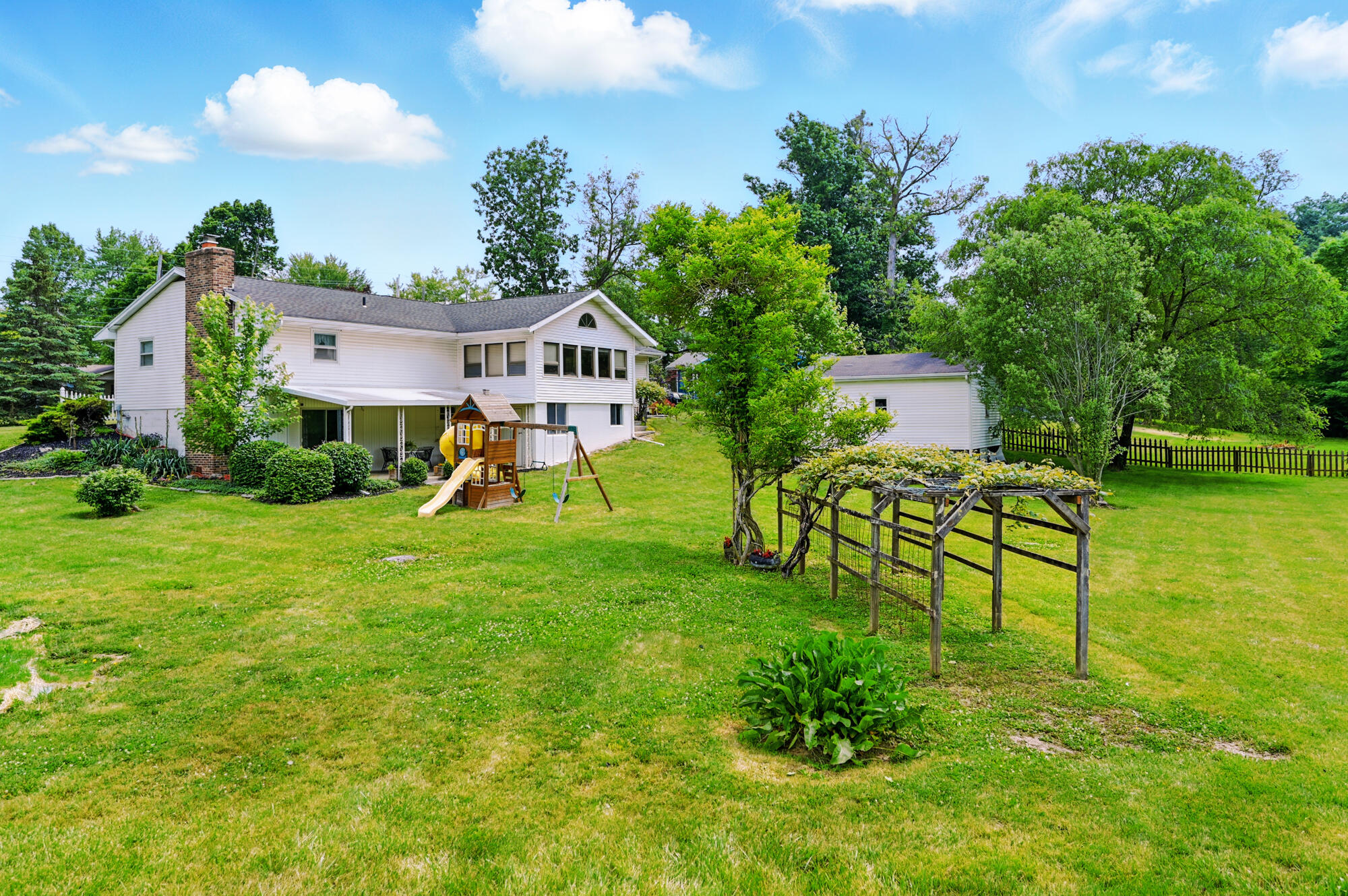 1129 Bluelick Road, Lima, Ohio 45801