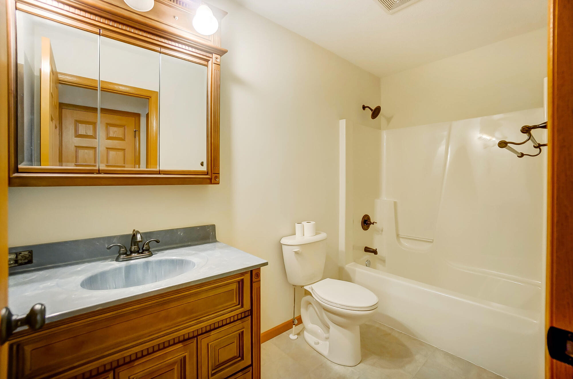 155 Eagles Point, Lima, Ohio 45805