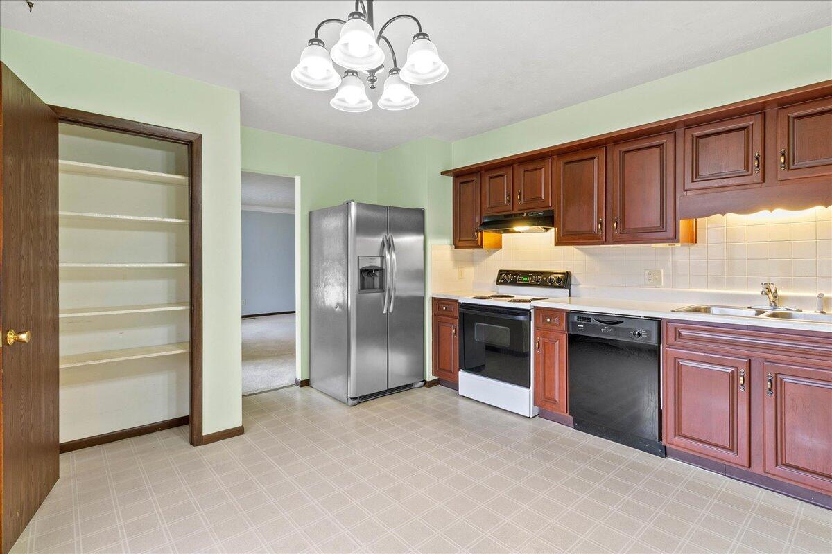 2137 Manhattan Boulevard, Springfield, Ohio 45504