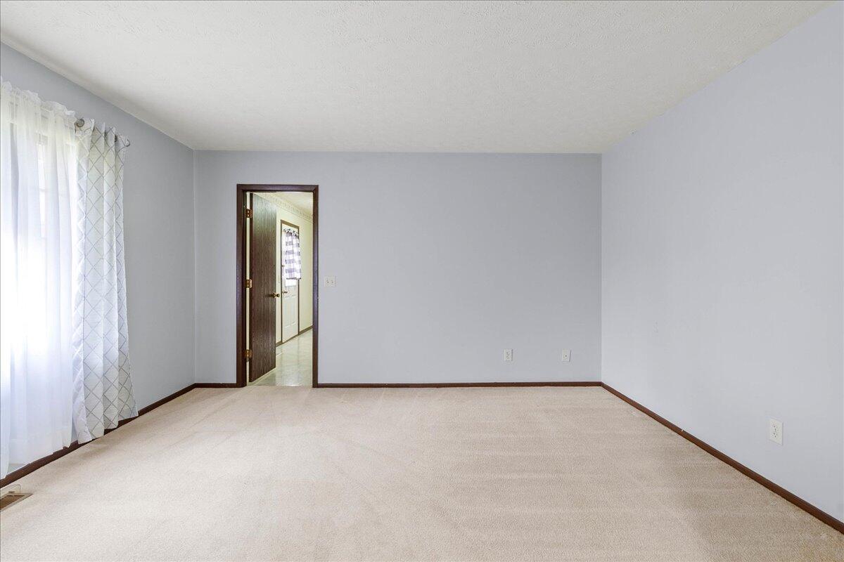 2137 Manhattan Boulevard, Springfield, Ohio 45504