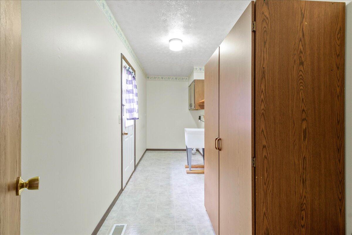 2137 Manhattan Boulevard, Springfield, Ohio 45504