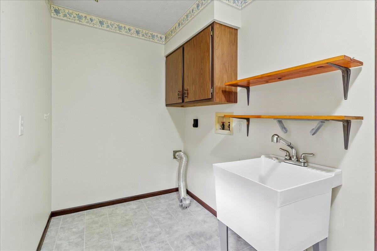 2137 Manhattan Boulevard, Springfield, Ohio 45504