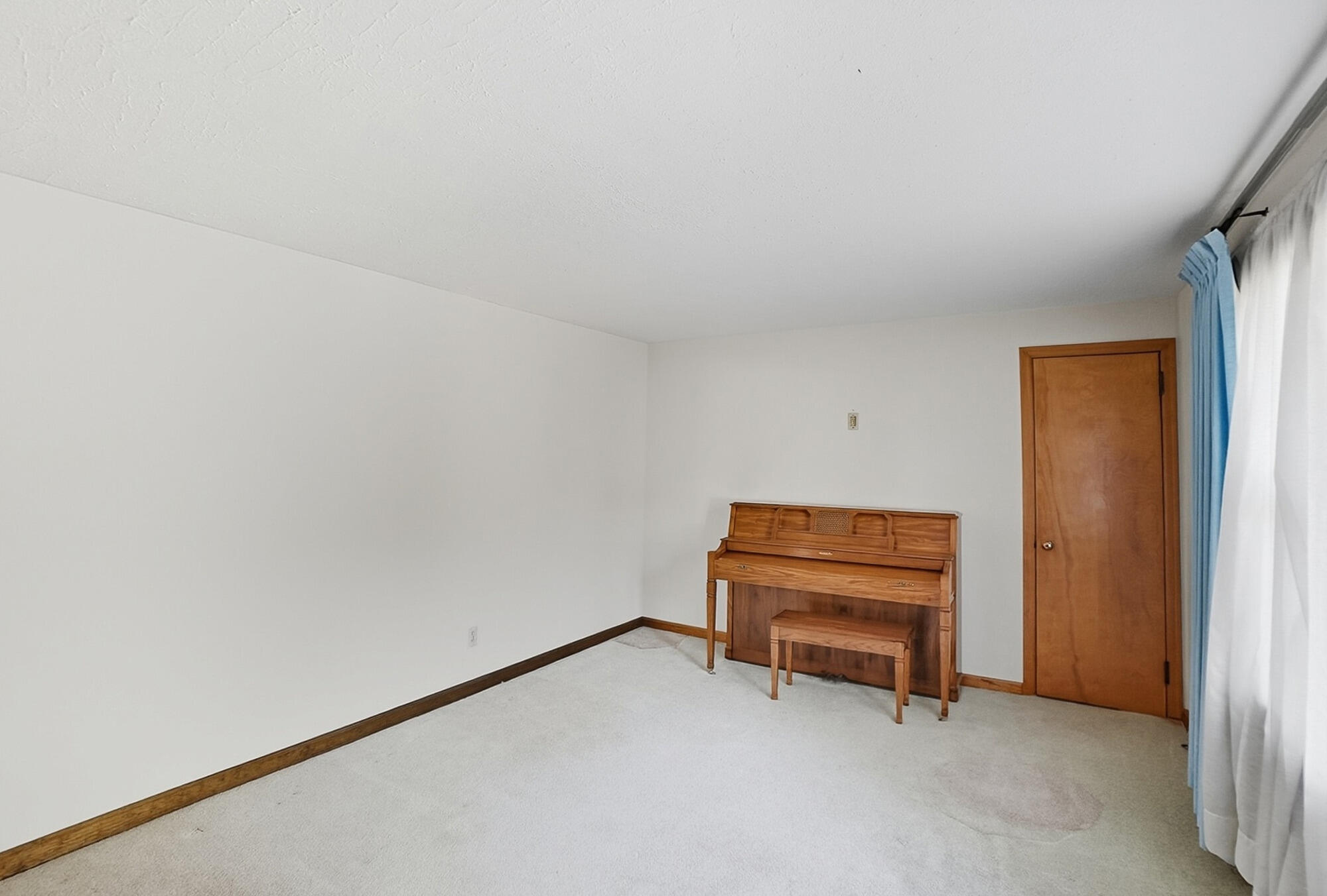 2524 Home Orchard Drive, Springfield, Ohio 45503