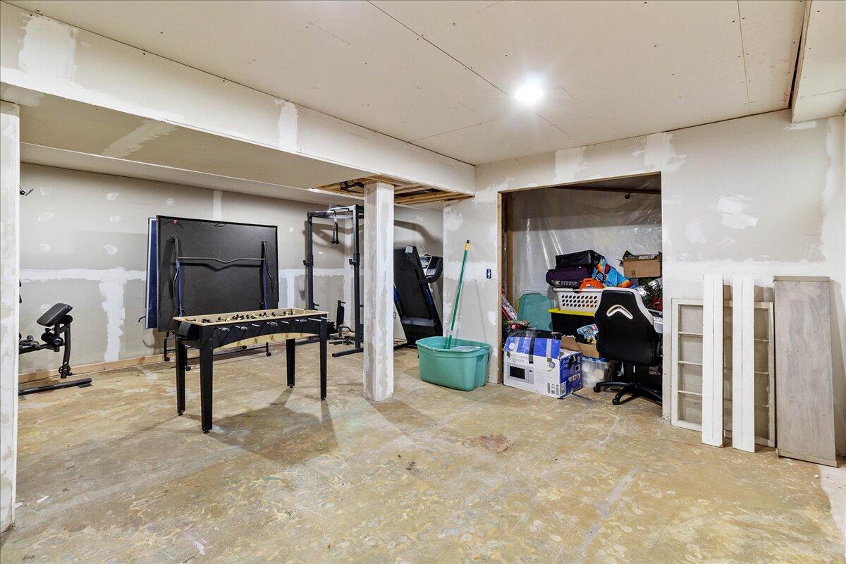 28 Lloyd Drive, North Lewisburg, Ohio 43060