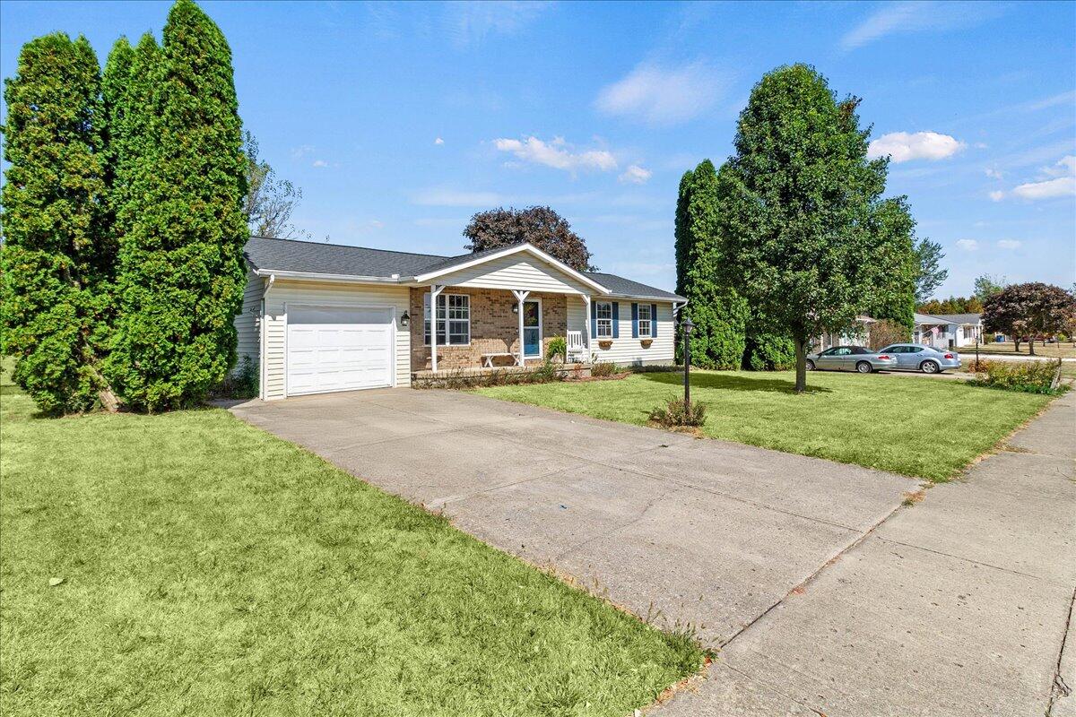 28 Lloyd Drive, North Lewisburg, Ohio 43060