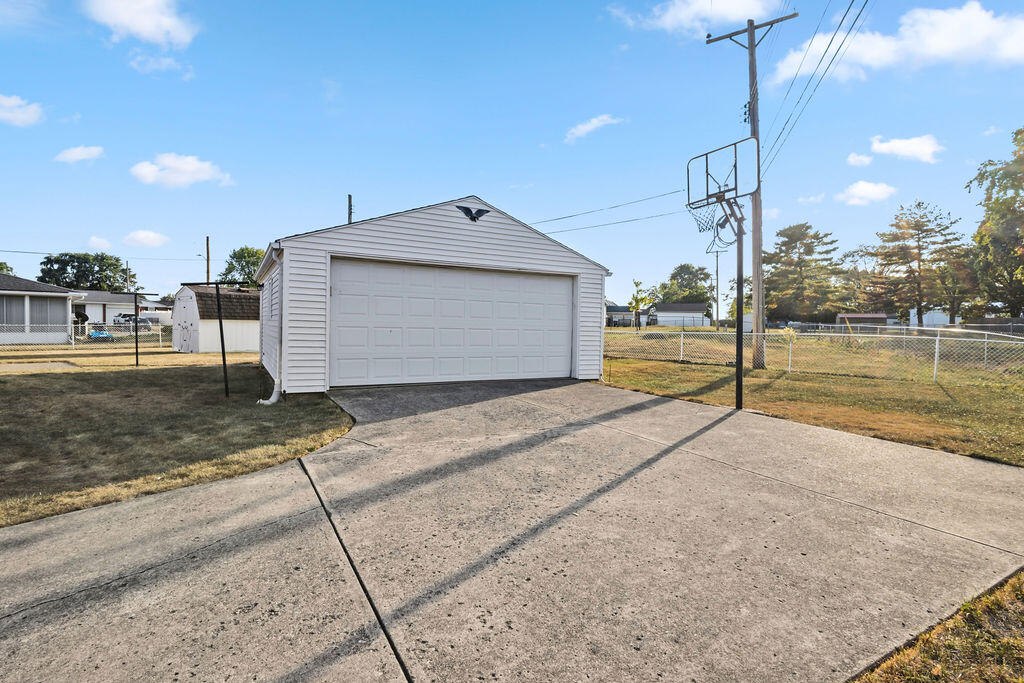 806 Candlewood Boulevard, Piqua, Ohio 45356