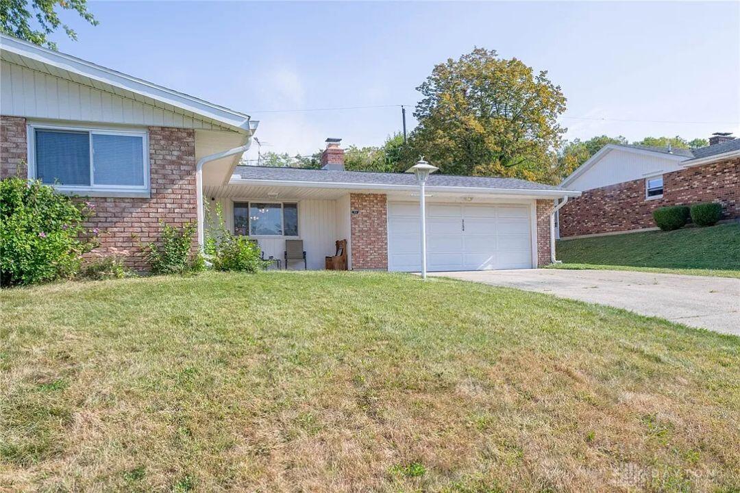 3154 Sherwood Park Drive, Springfield, Ohio 45505