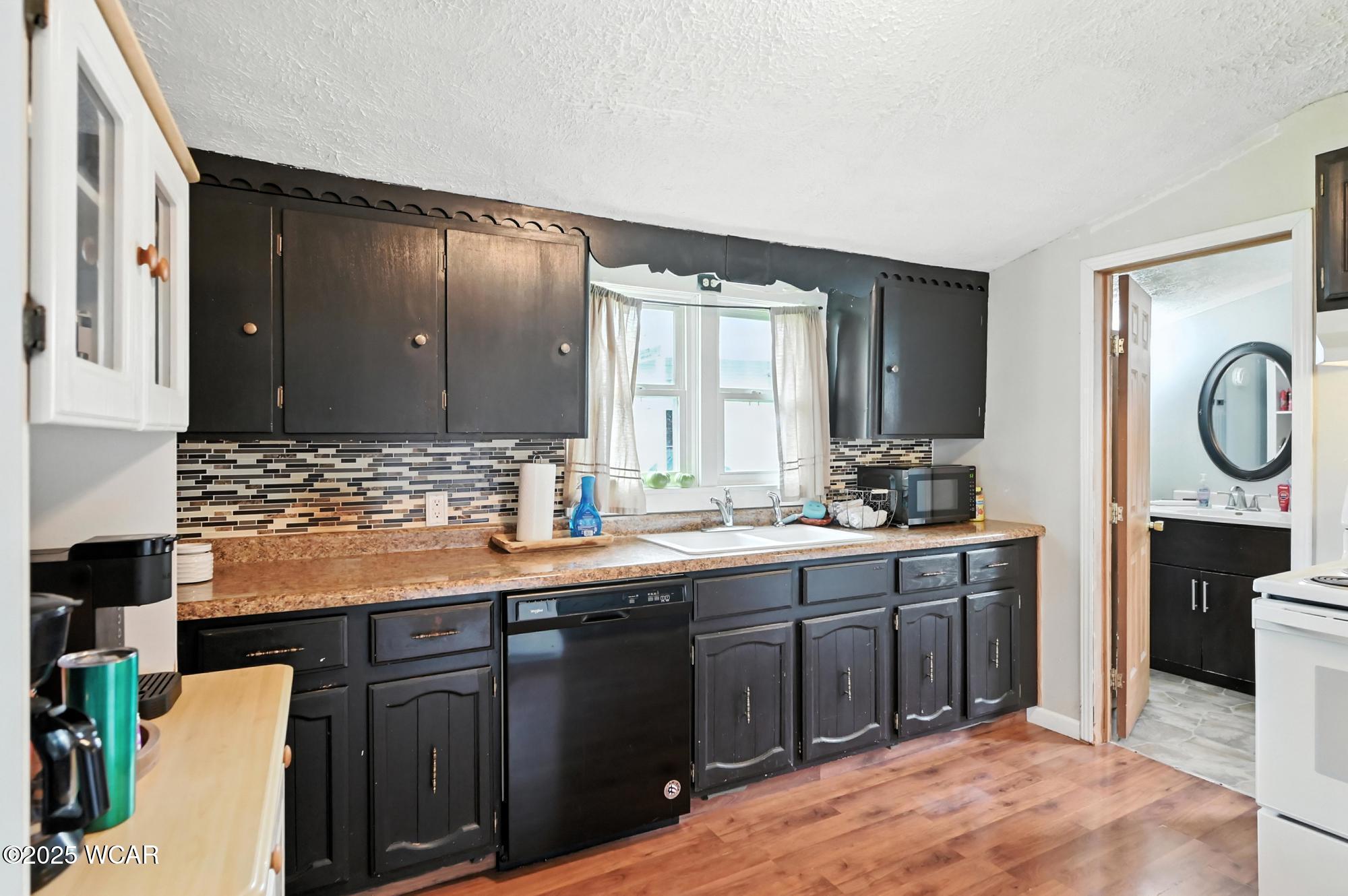 104 Railroad Street, Middle Point, Ohio