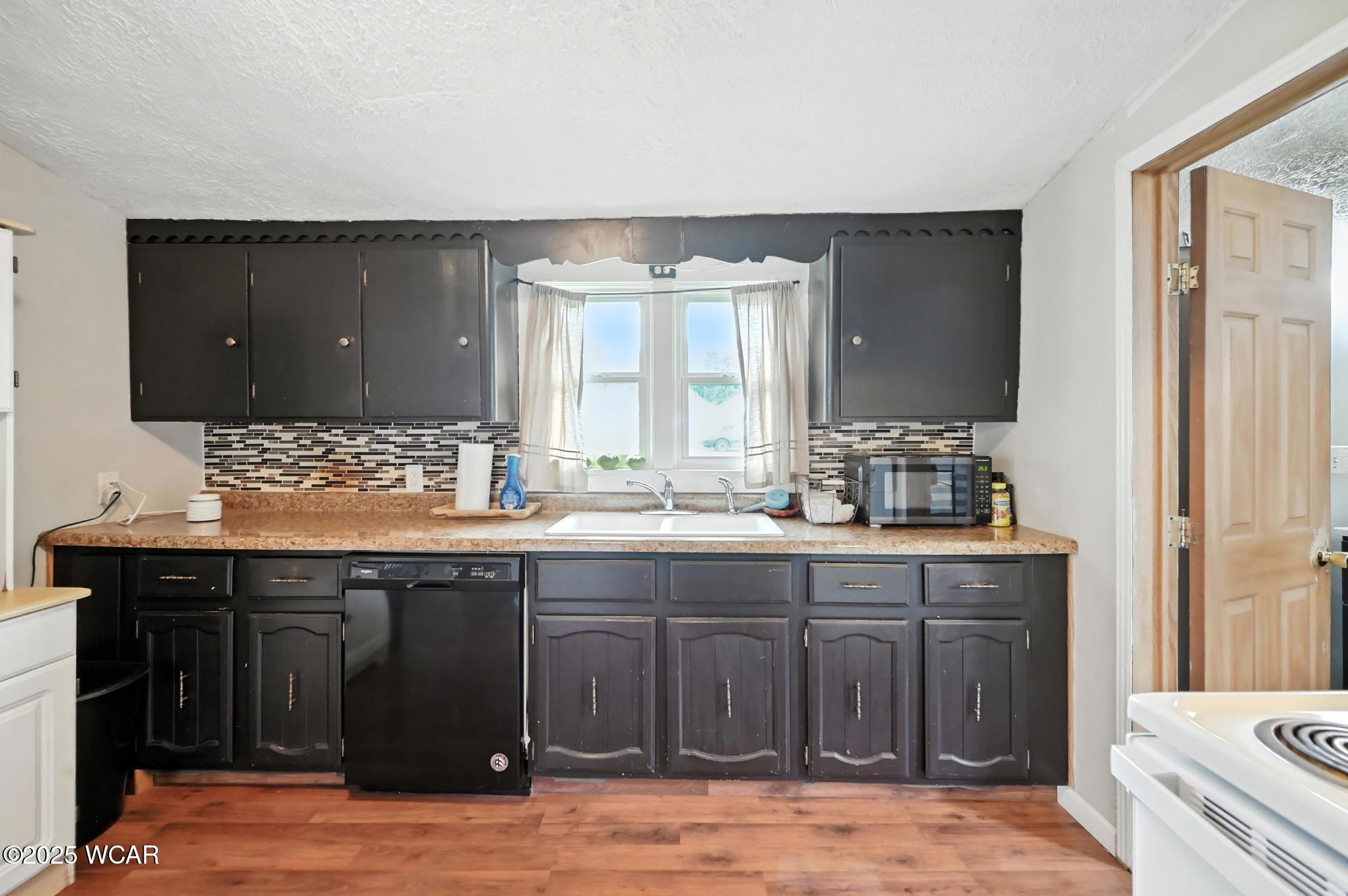 104 Railroad Street, Middle Point, Ohio