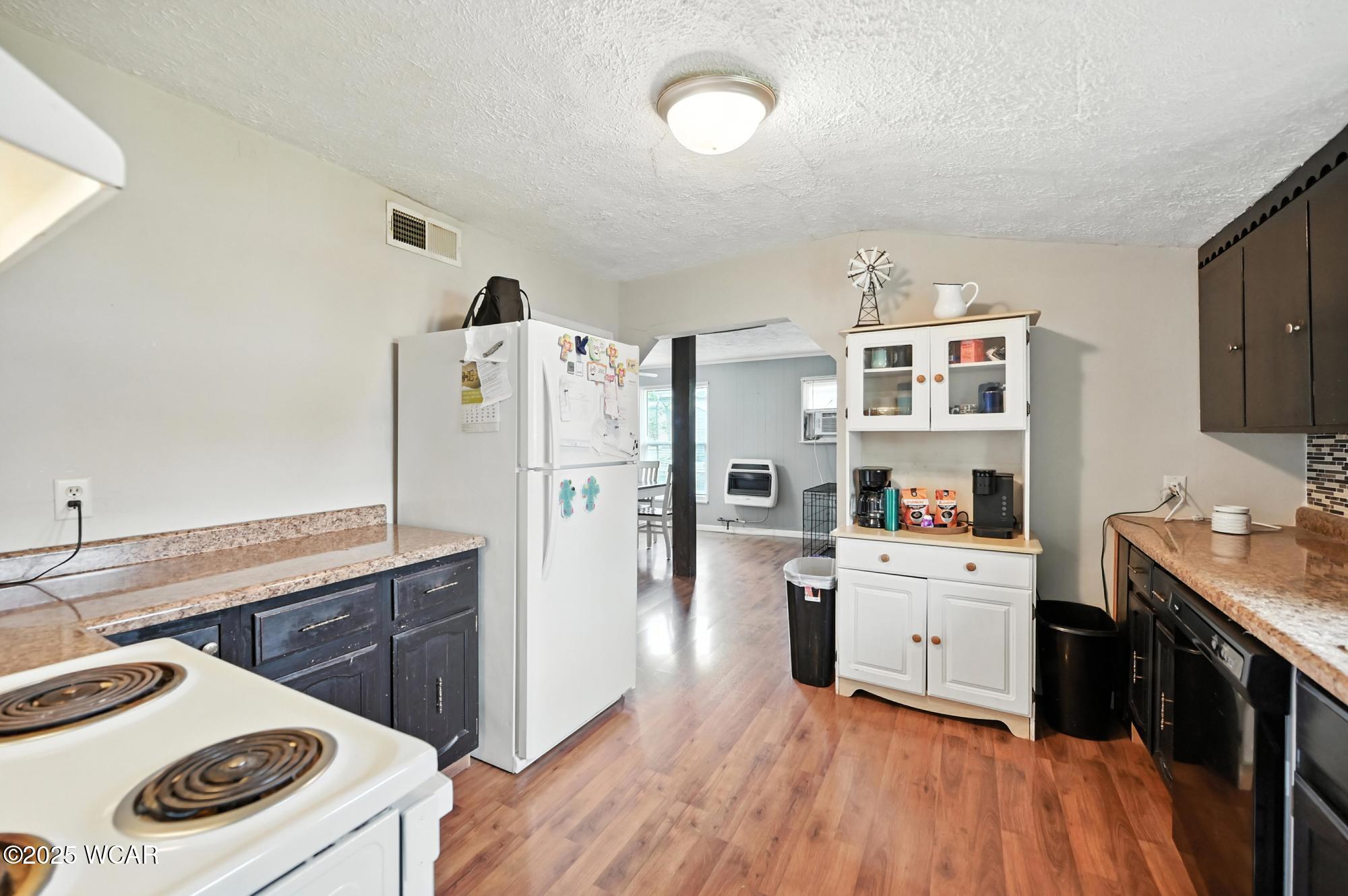 104 Railroad Street, Middle Point, Ohio